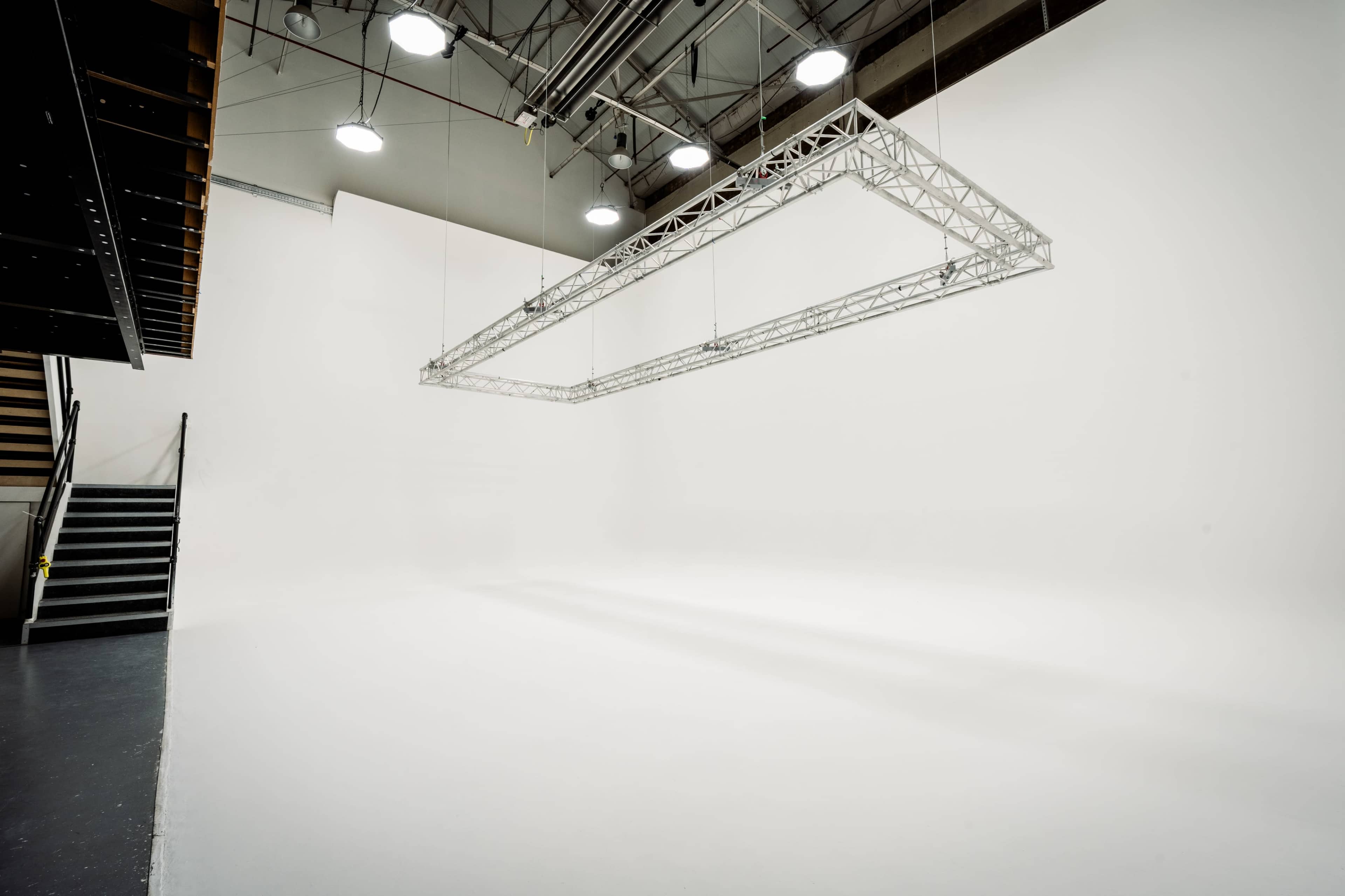 Large White Infinity Cove Studio | Greenwich Image in Greenwich Peninsula, London, ENG