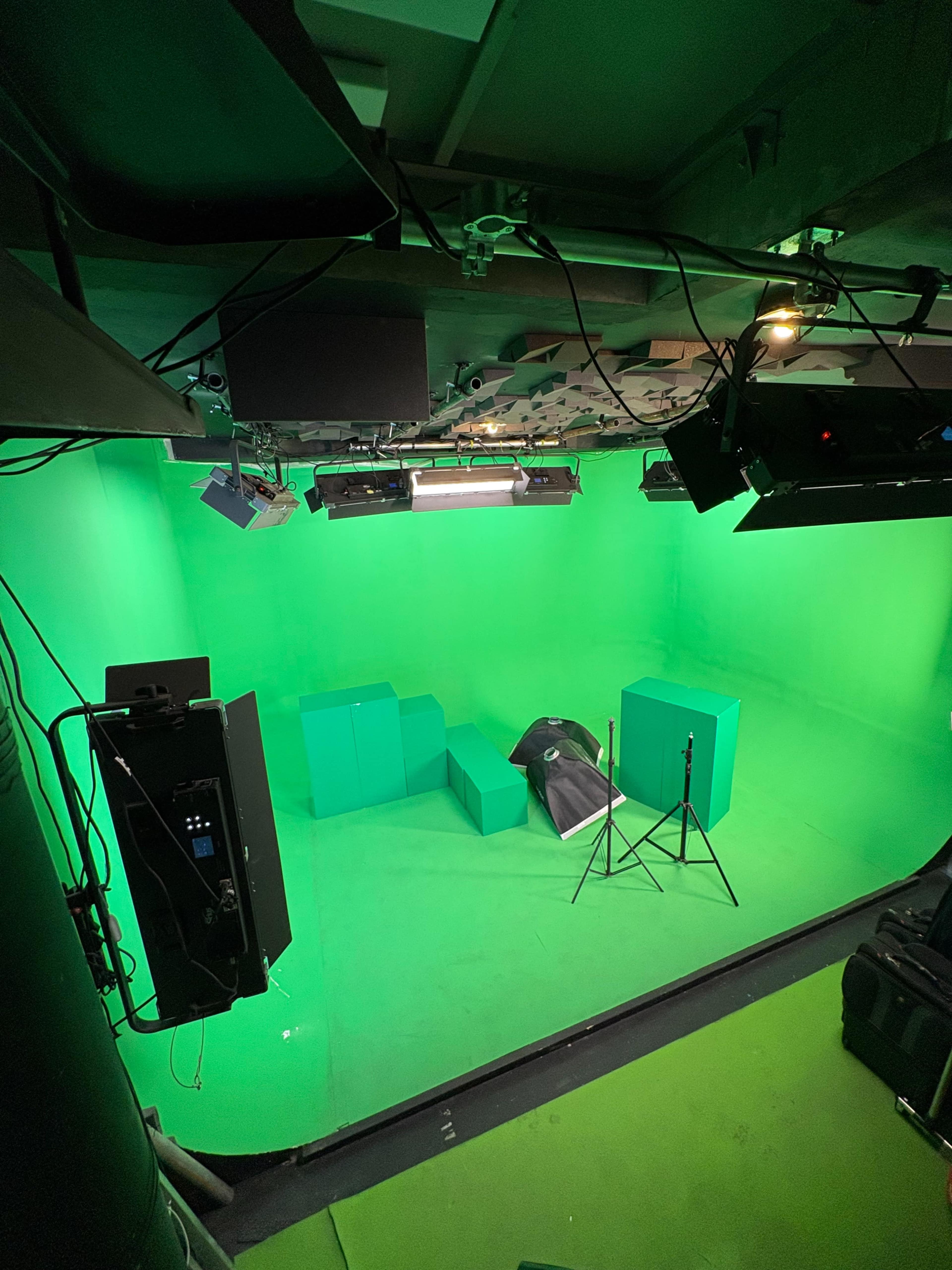 Studio photo, vidéo, plateau XR et diffusion en direct Image in , Clichy, 
