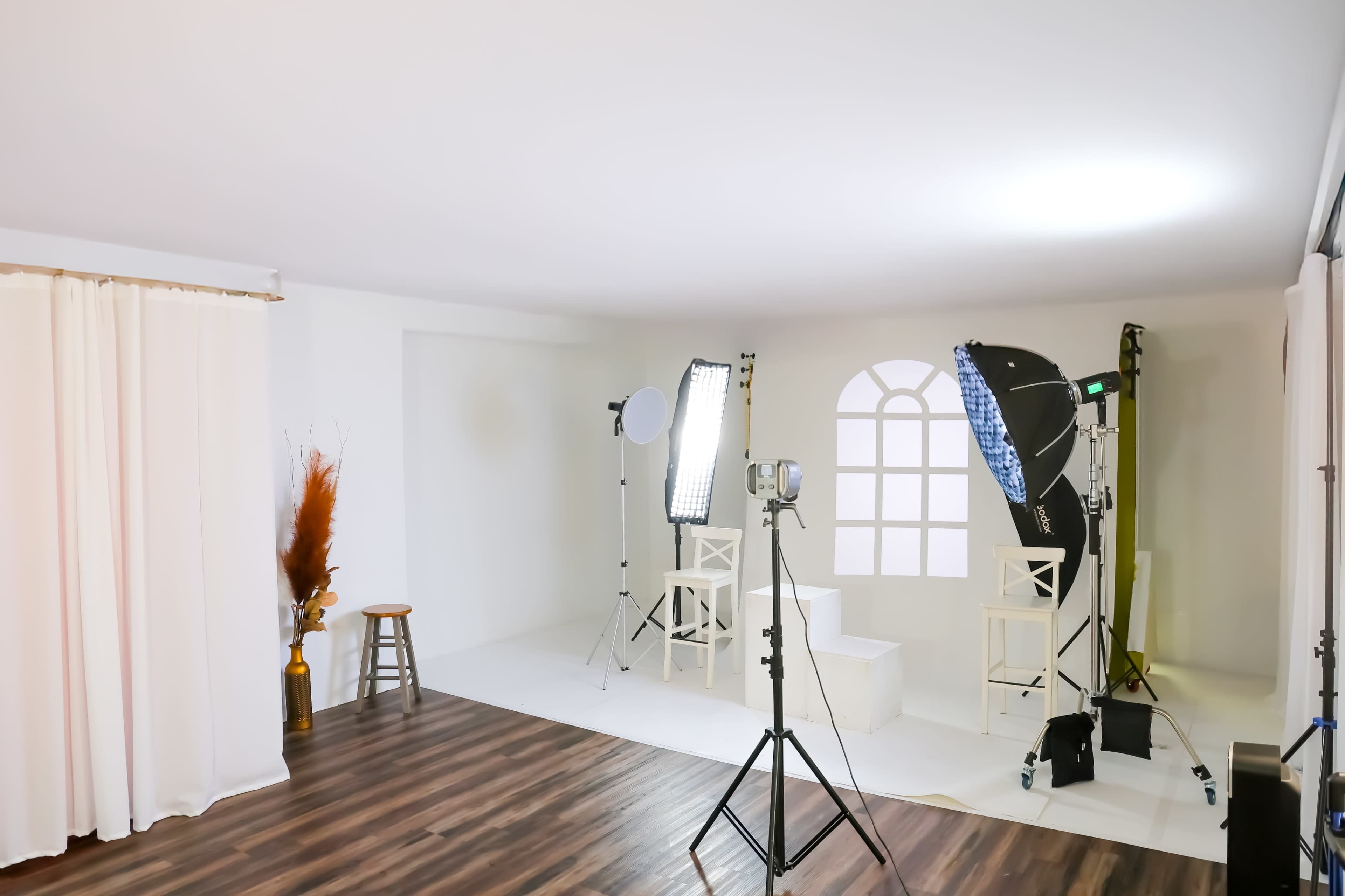 Photo Studio Image in Annandale, Annandale, VA