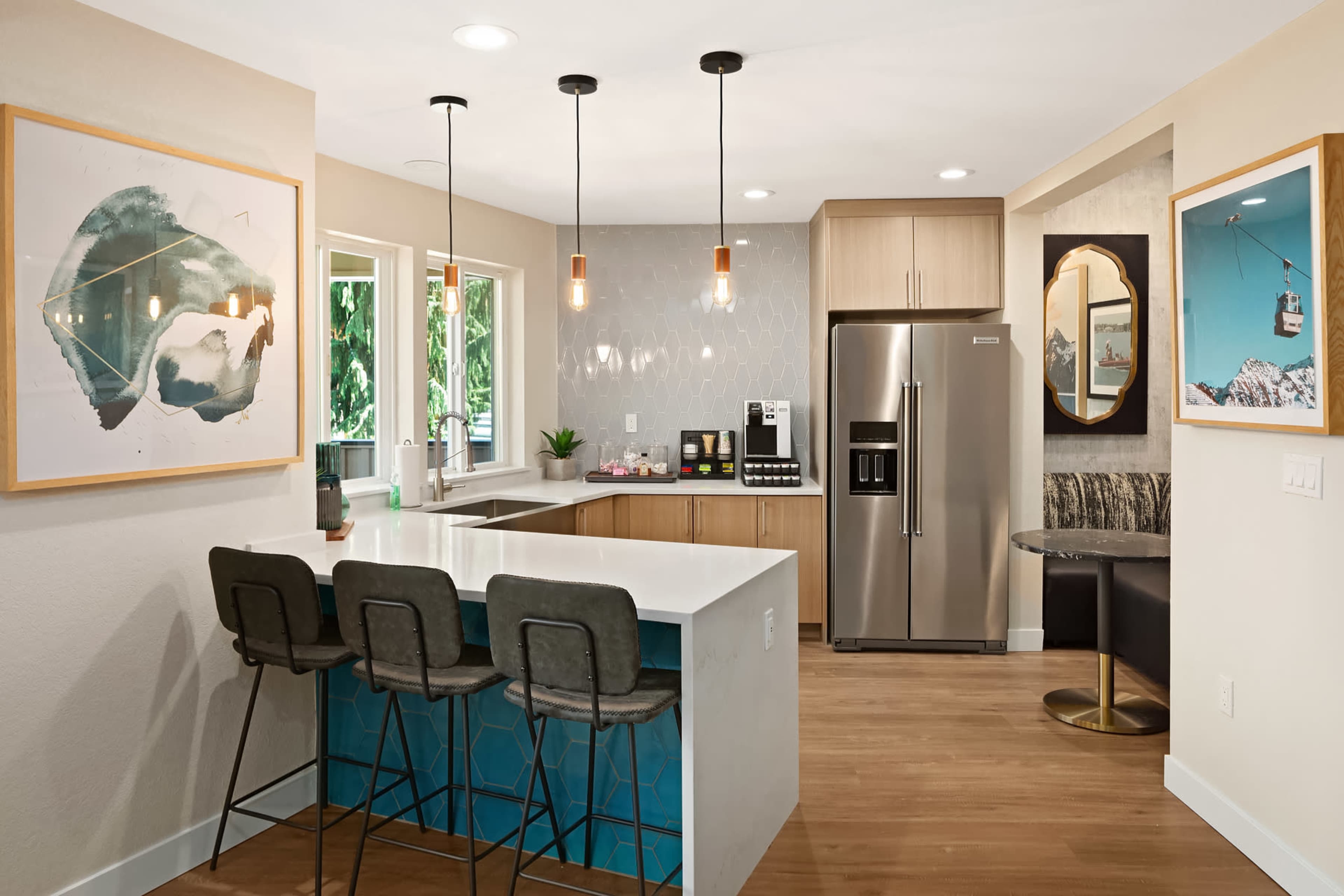 Beautifully Remodeled Lounge, Perfect for Entertaining! Image in Willow - Rose Hill, Redmond, WA
