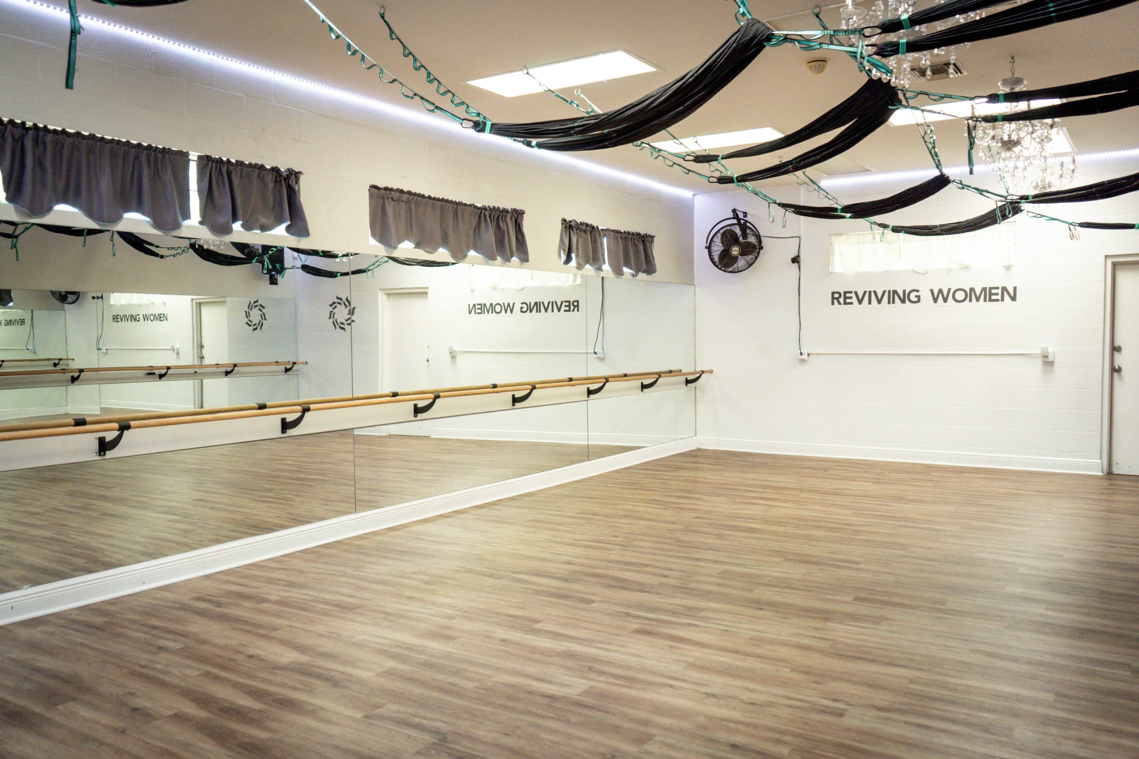 Centrally located in Riverview: Versatile Open-Concept Studio for Events Image in Riverview, Riverview, FL