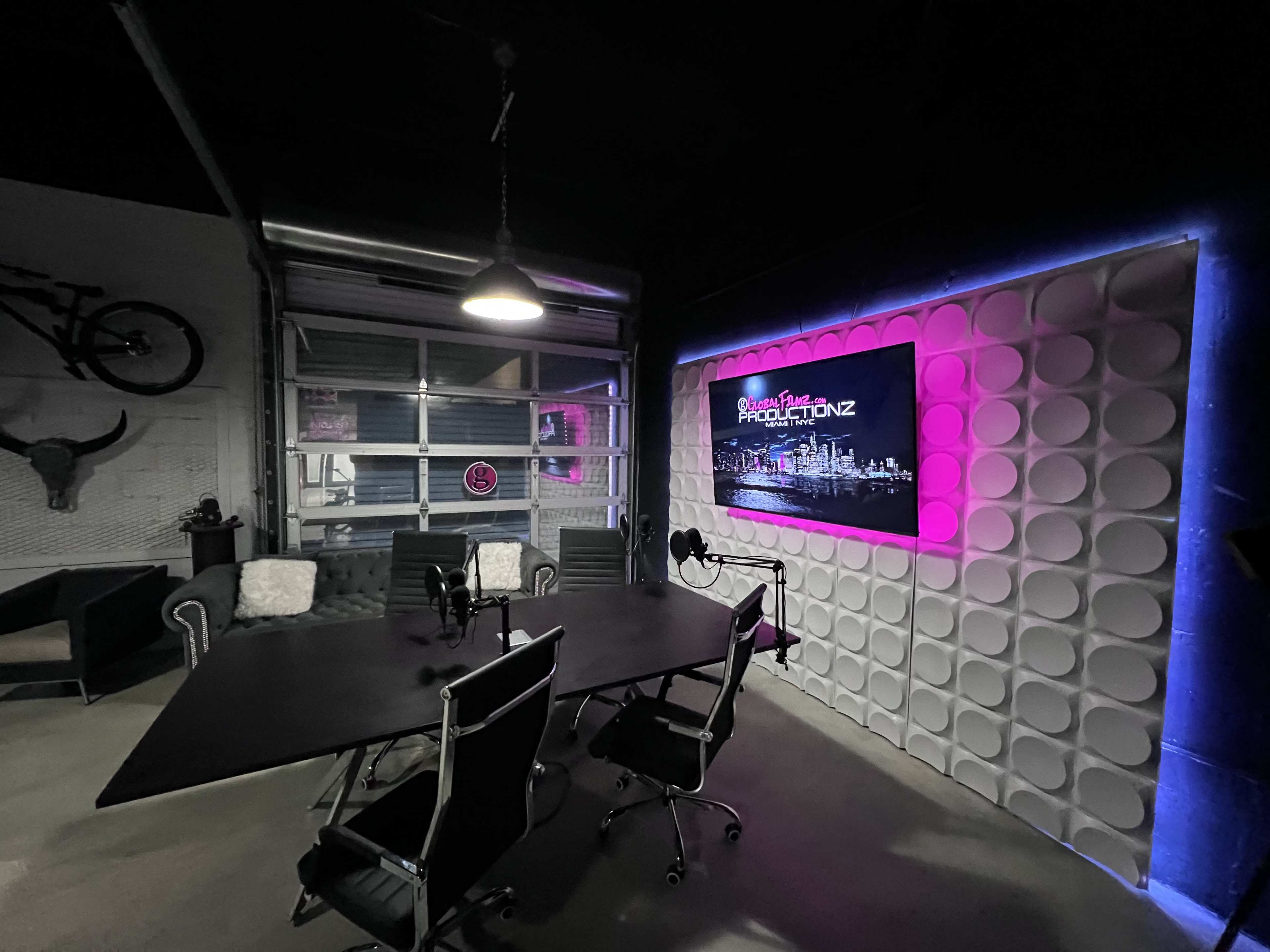 Podcast I Webcast I Live streaming I Studio Rental Image in Dorsey Riverbend, Fort Lauderdale, FL