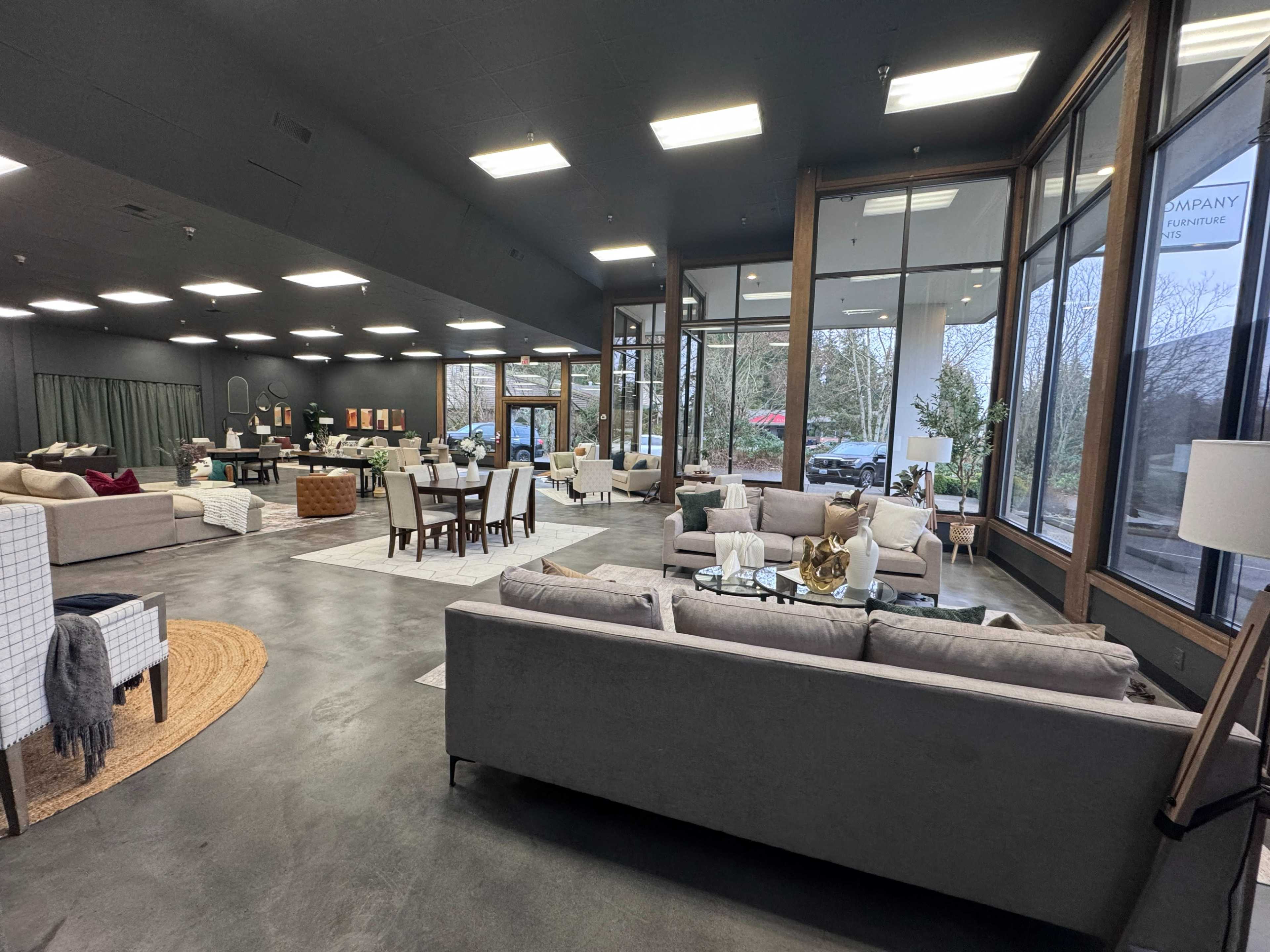 A Modern, spacious showroom with lots of nature light Image in Lynnwood, lynnwood, WA