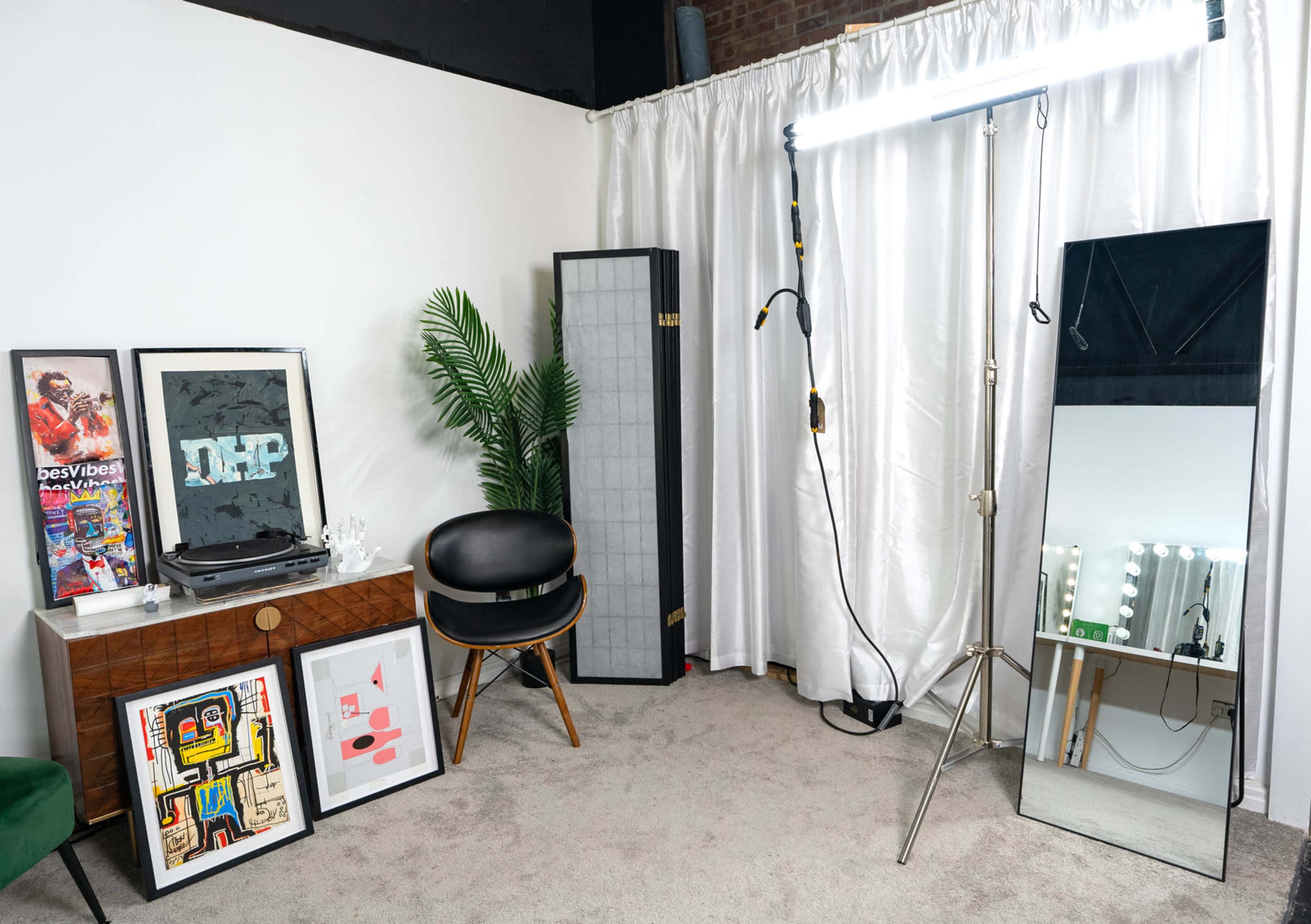 East London Inifinite Cove Photography Videography Studio Image in London, London, ENG