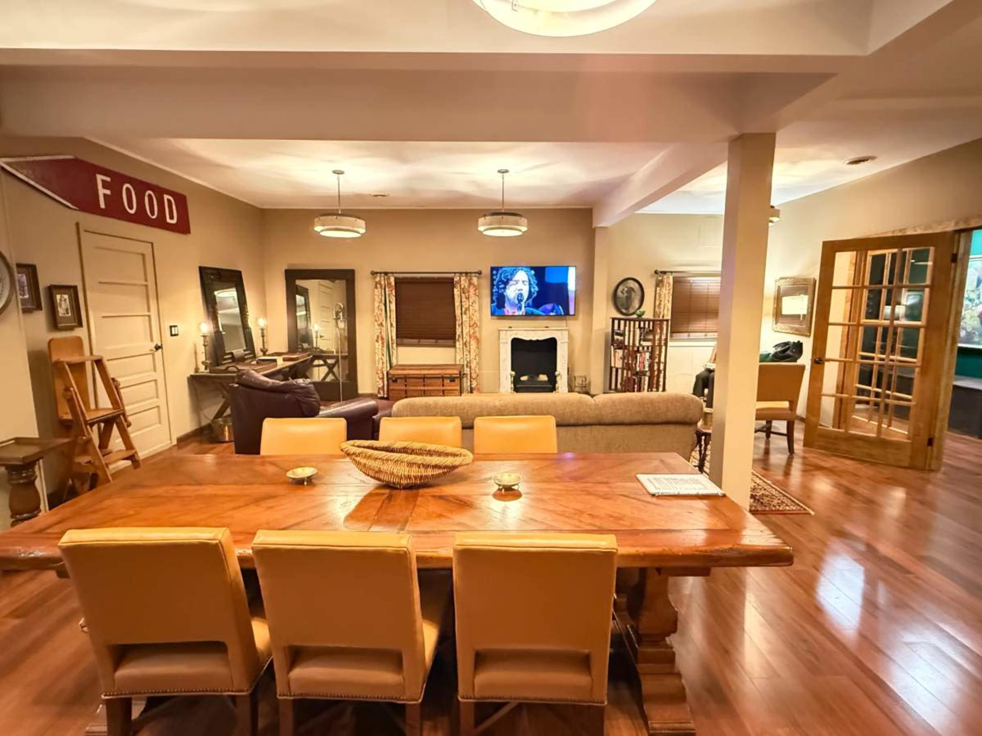 Shara Chapman Hall: a renovated church for events and social gatherings Image in Summit, charlotteville, NY