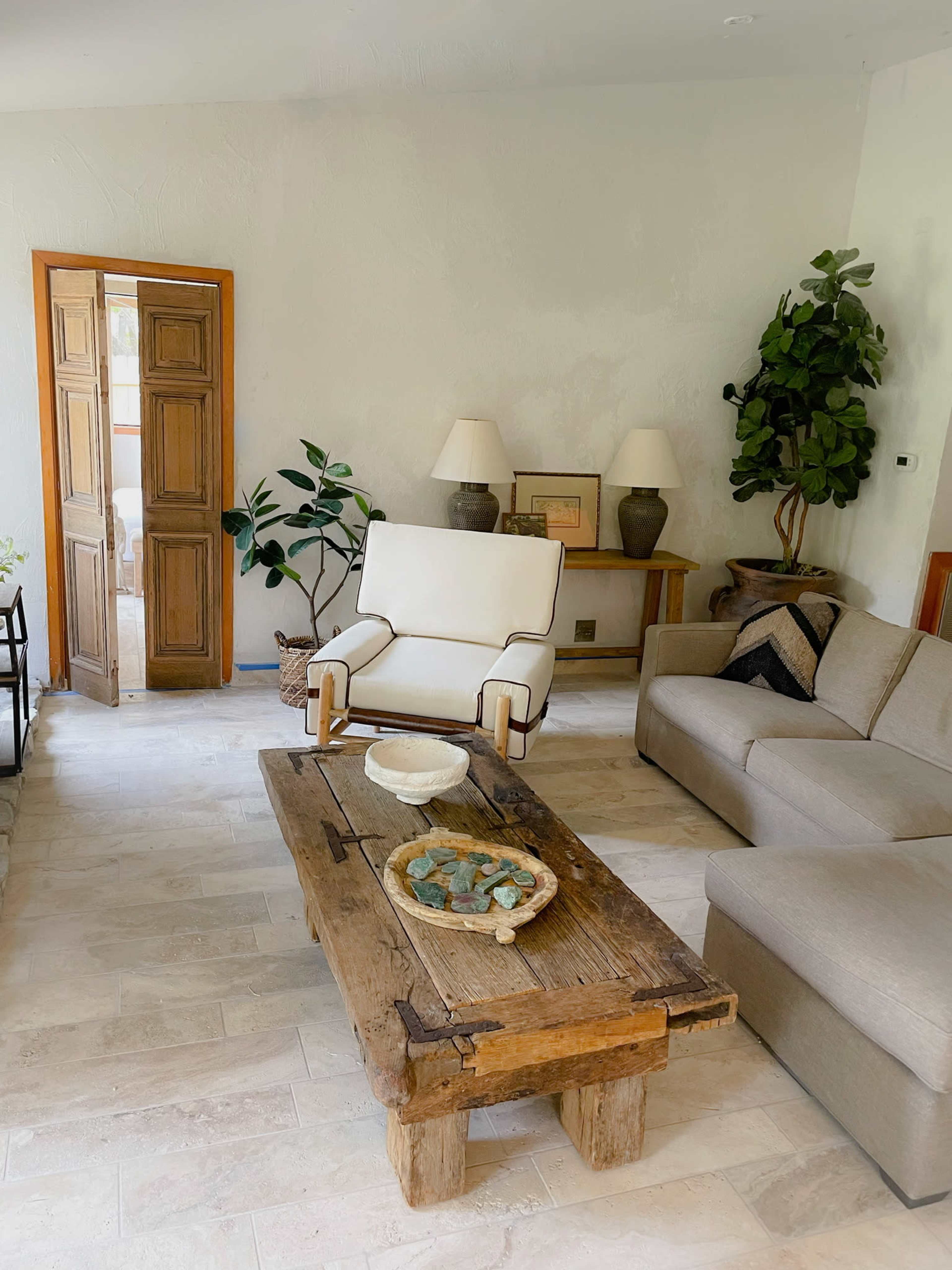 Rustic and Elegant Organic Design Mid-Century Modern home Image in Bailey Oaks, Austin, TX