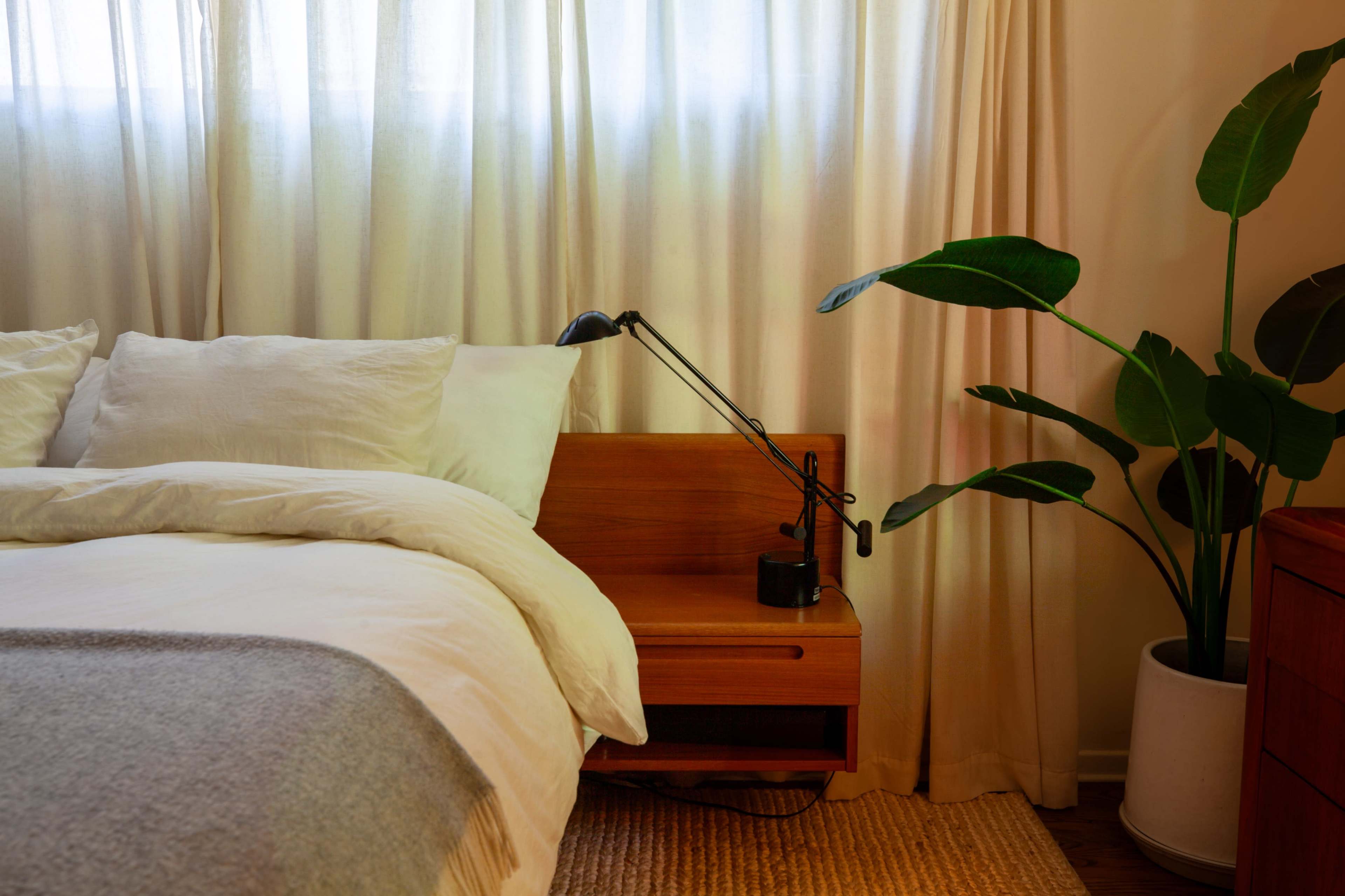 Valley Village | Mid Century Style Bedroom Image in Valley Glen, Valley Village, CA