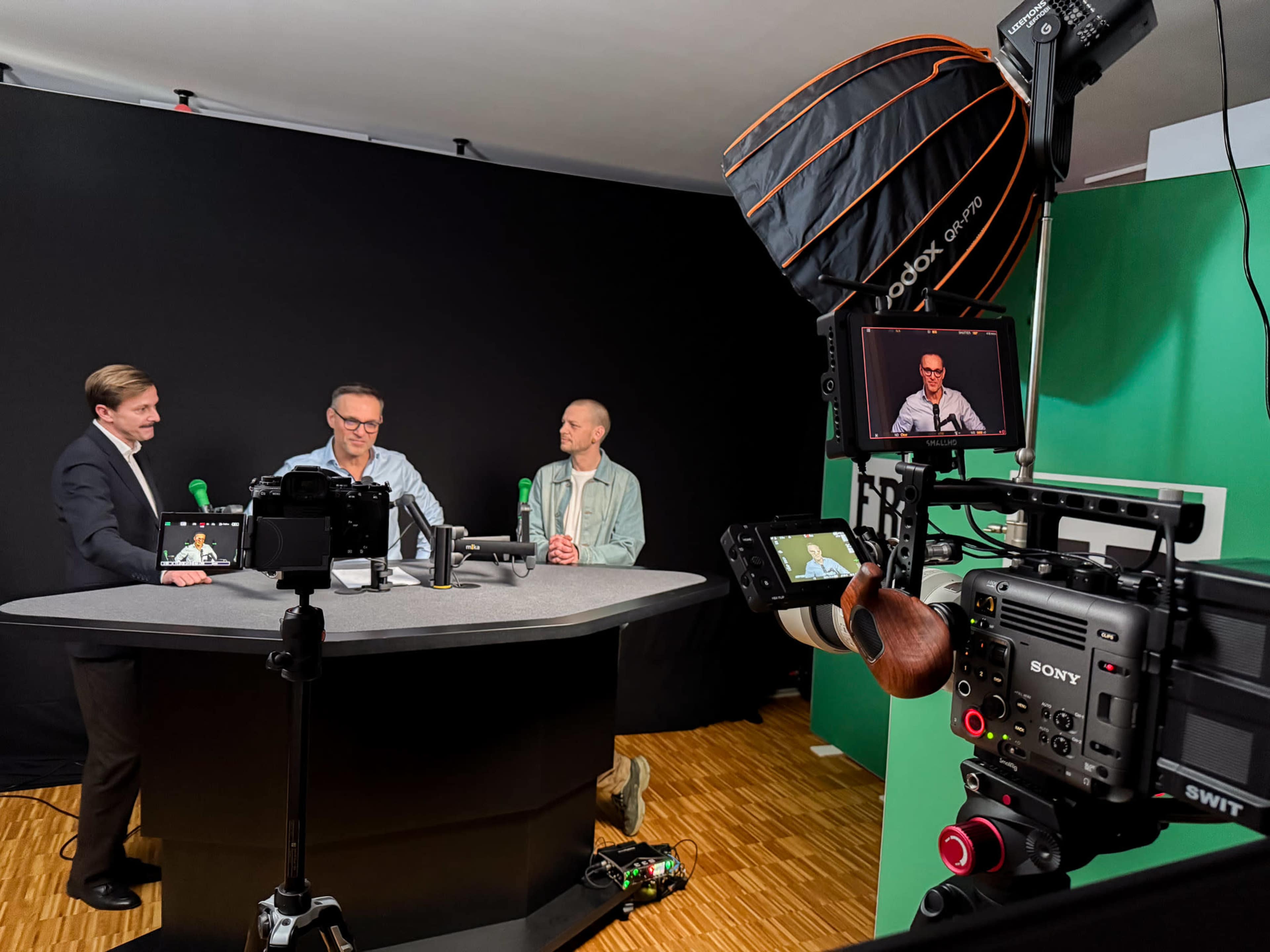 High-End Video Podcast Studio in Berlin mit verschiedenen Sets Image in Mariendorf, Berlin