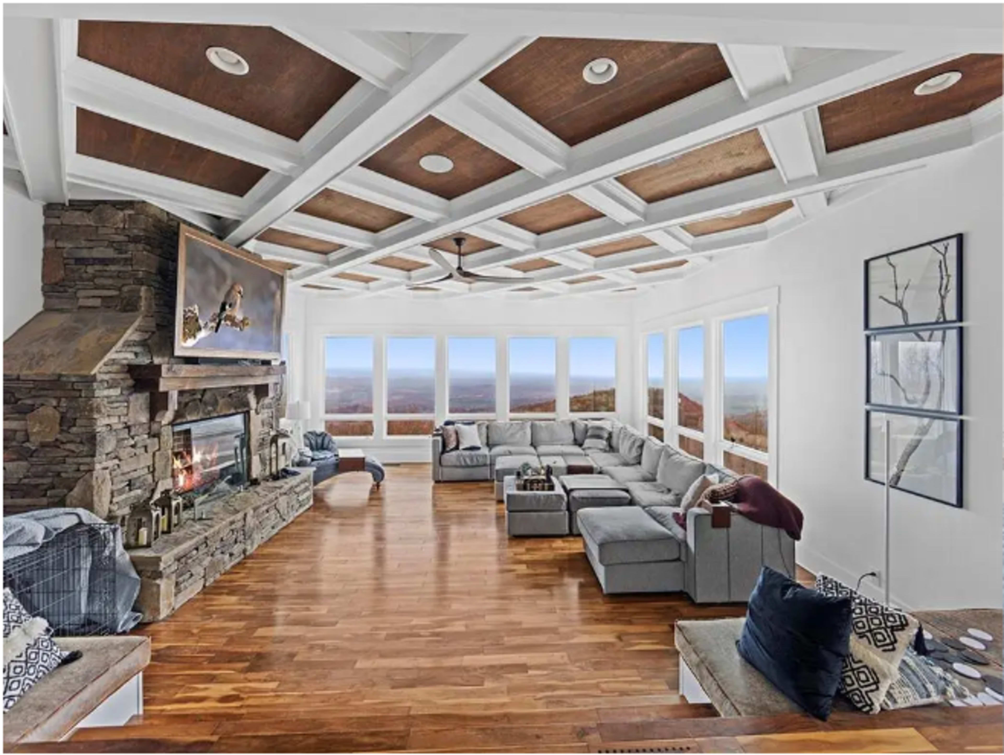 Luxury Mountain Top Retreat | Soaring Views |  Hot Tub Image in , Jasper, GA