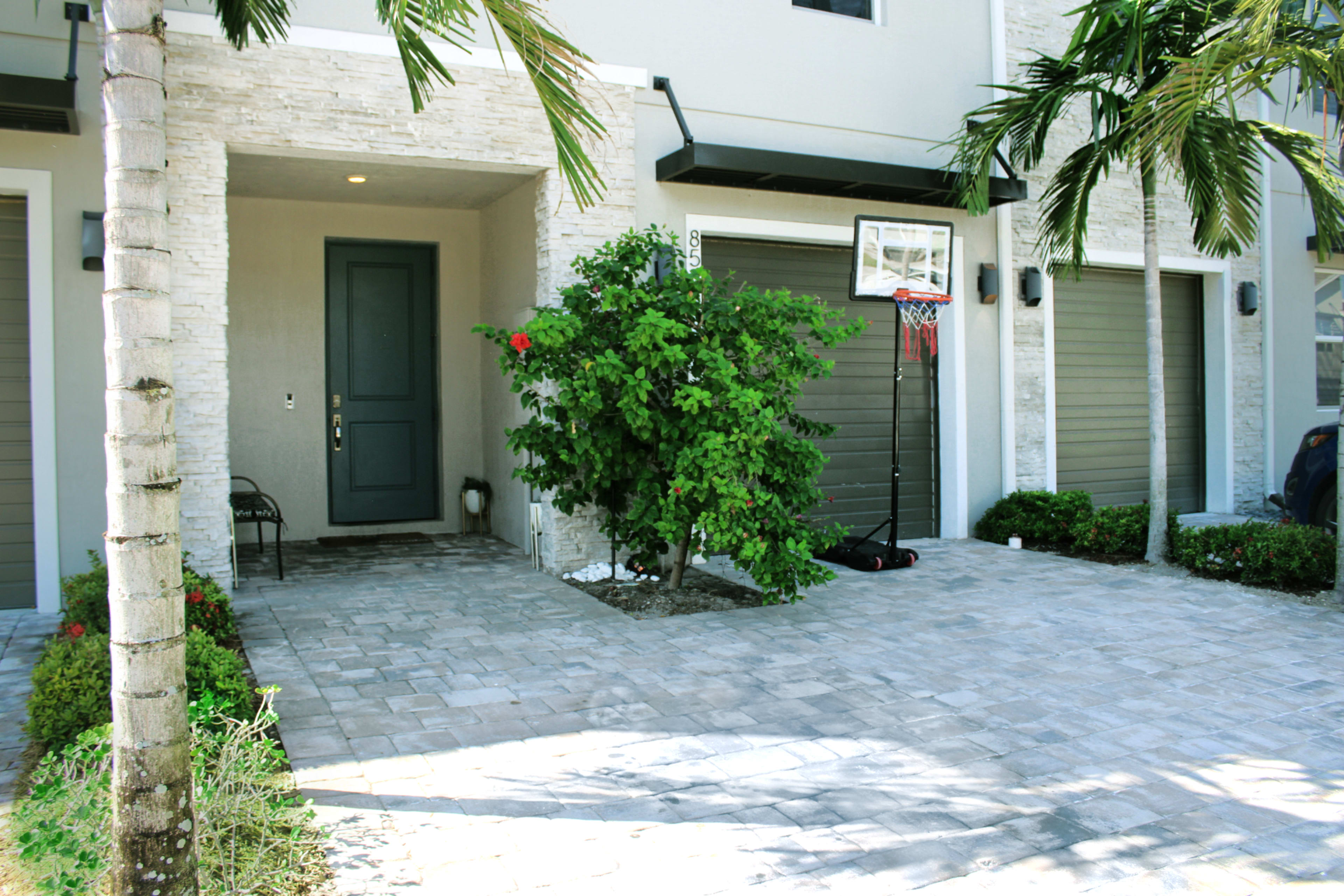 The Swan Home Image in , LAKE WORTH, FL