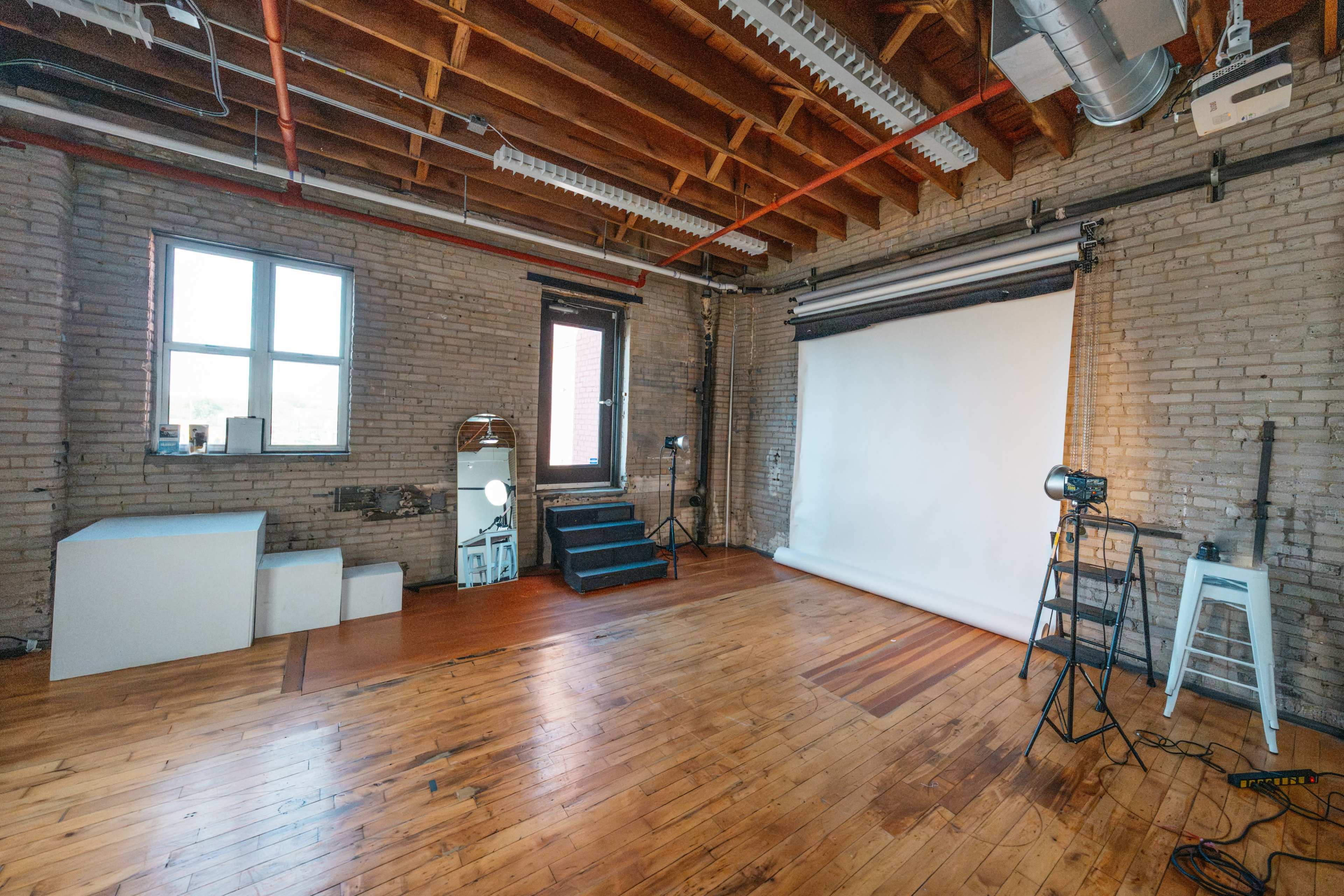 Creative Photo and Video Studio With Lights, Backkdrops and Sets Image in Marcy-Holmes, Minneapolis, MN
