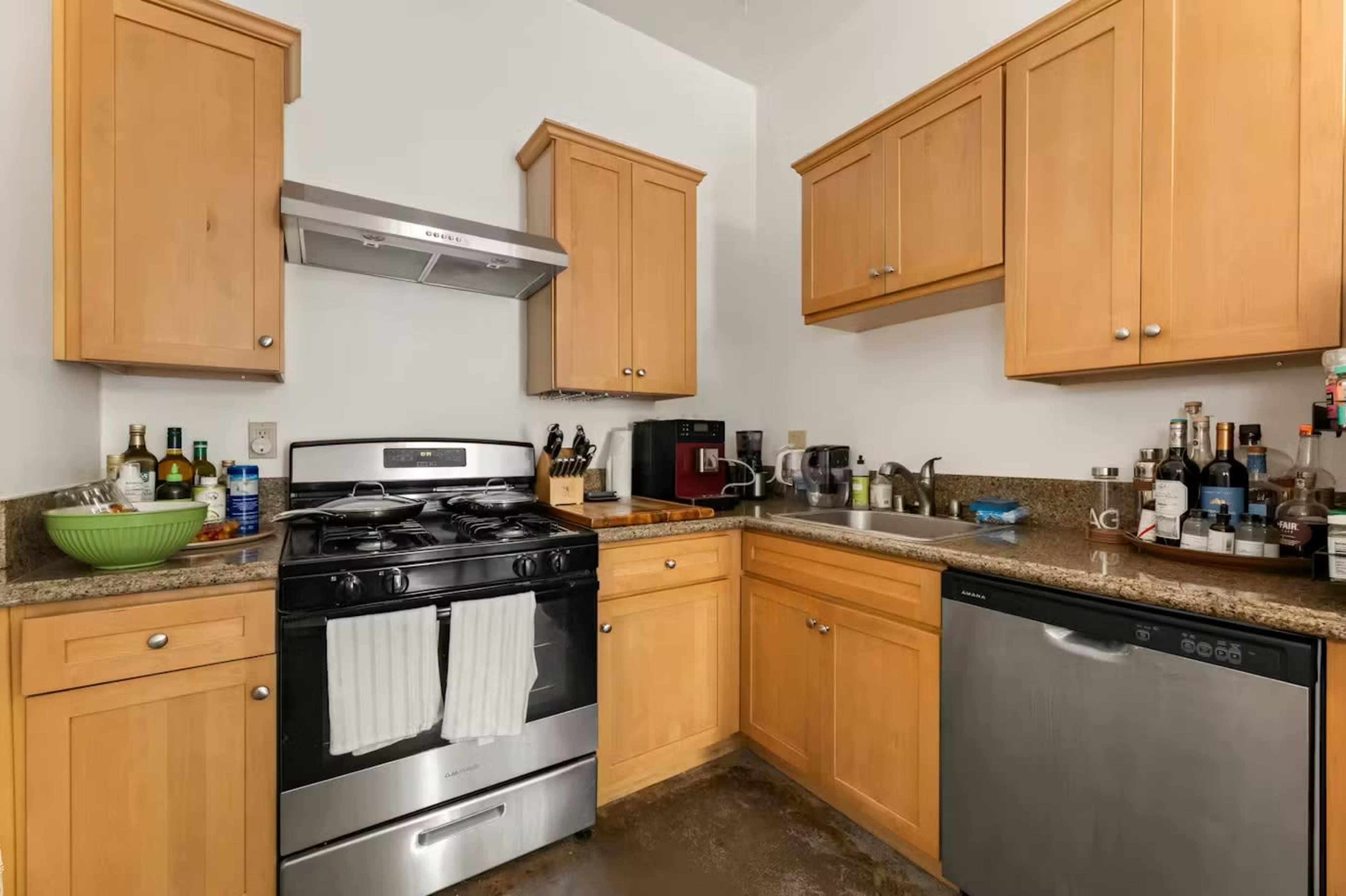 Airy Modern Duplex in Prime Venice with Private Backyard Image in Venice, Venice, CA