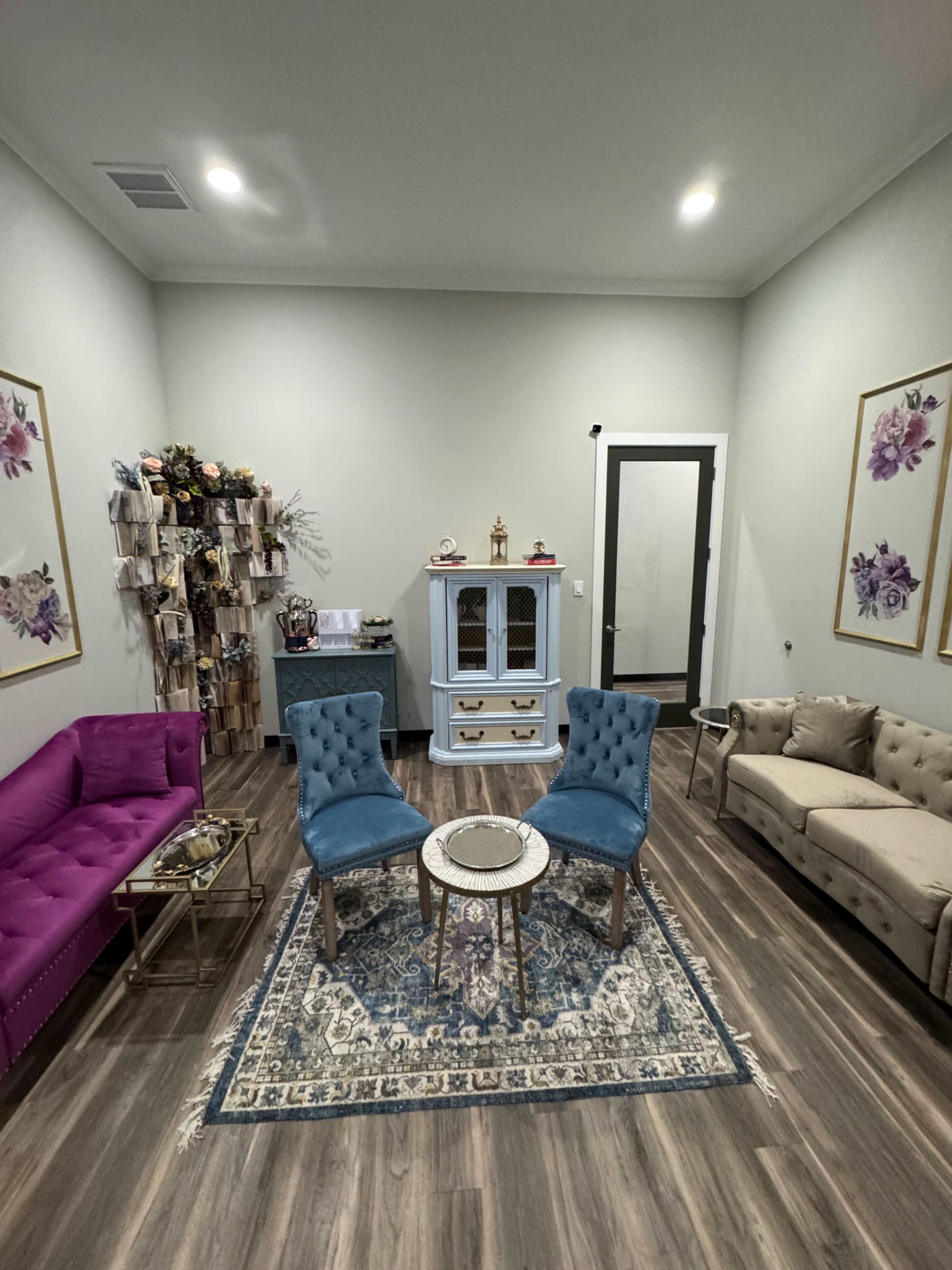 Picturesque and Dainty Tea Lounge Image in , Magnolia, TX