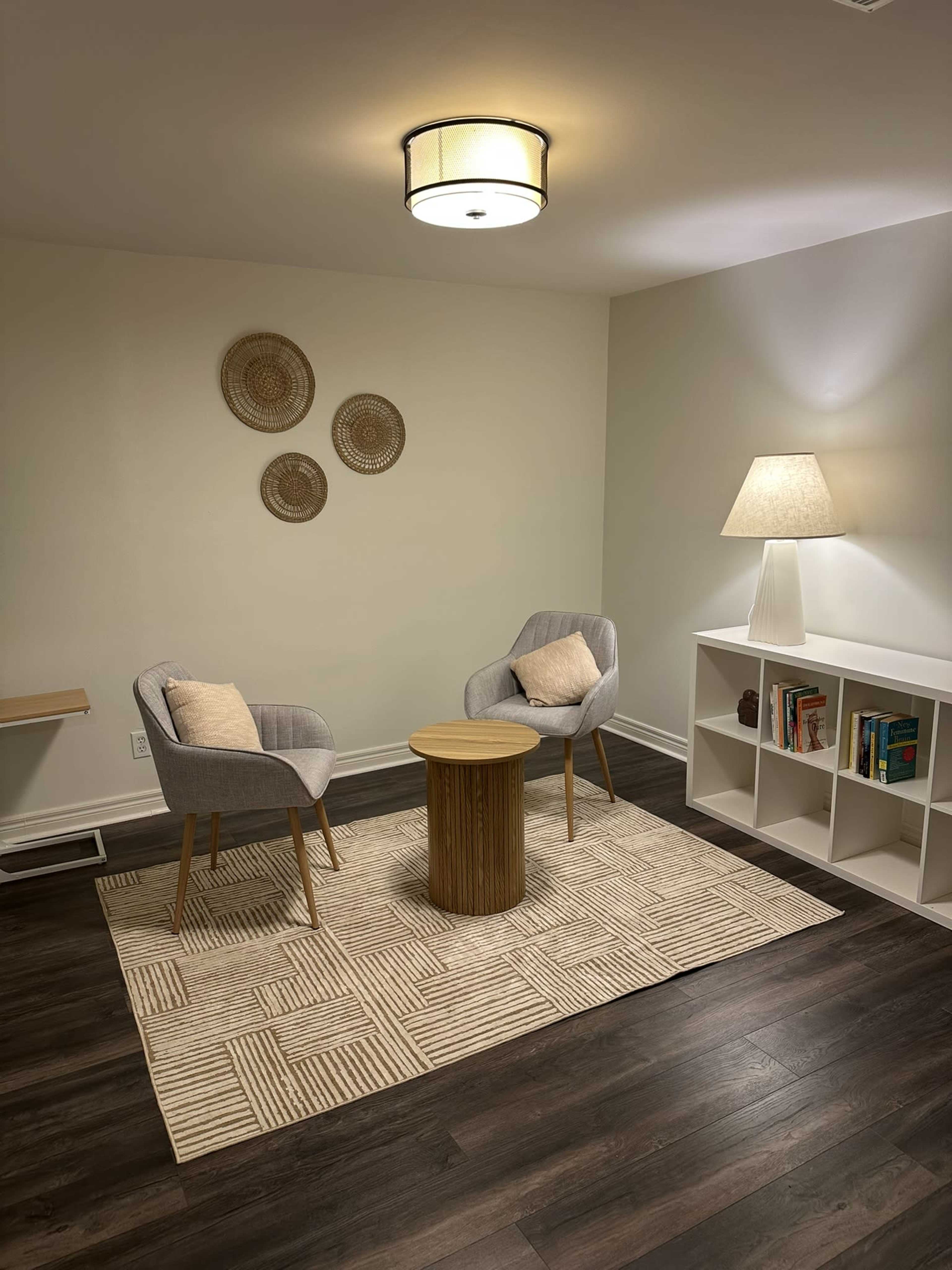 Warm, Intimate Studio for Coaching, Therapy, Healing, or Photoshoots – Barrie Image in Barrie, Barrie, ON