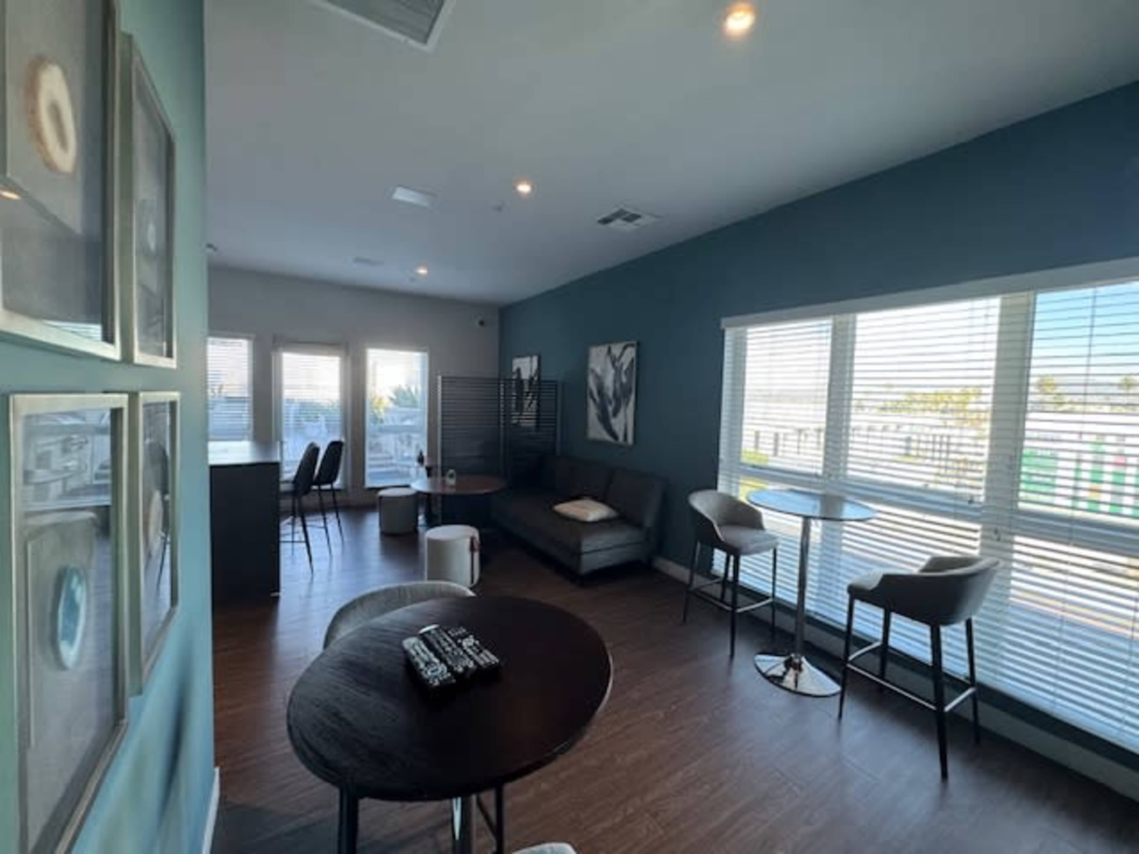 Rooftop Lounge With Sweeping Views in Koreatown Image in Westlake, Los Angeles, CA