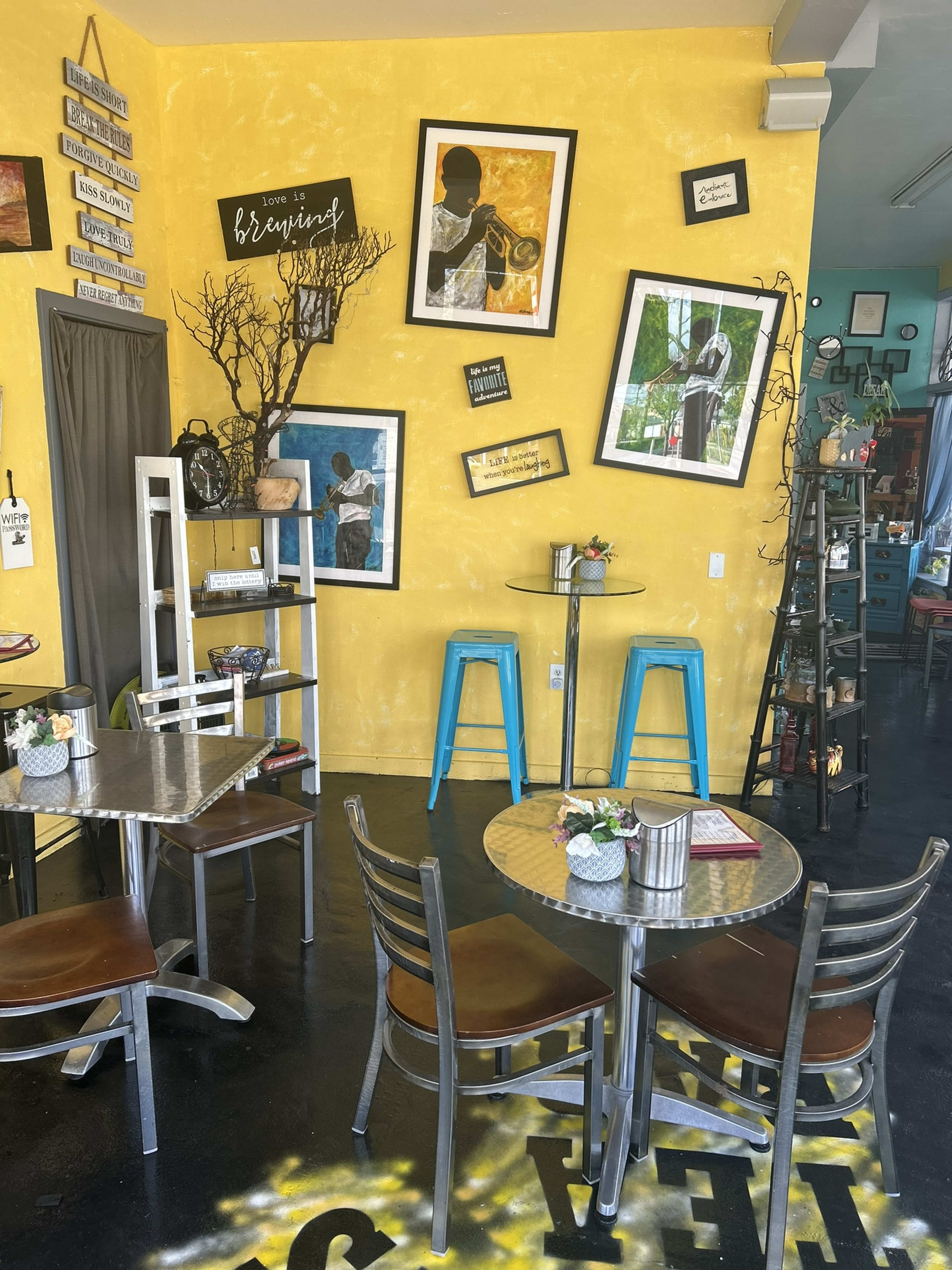 The Perfect Cafe/Tea Bar Image in Morningside Park, Inglewood, CA