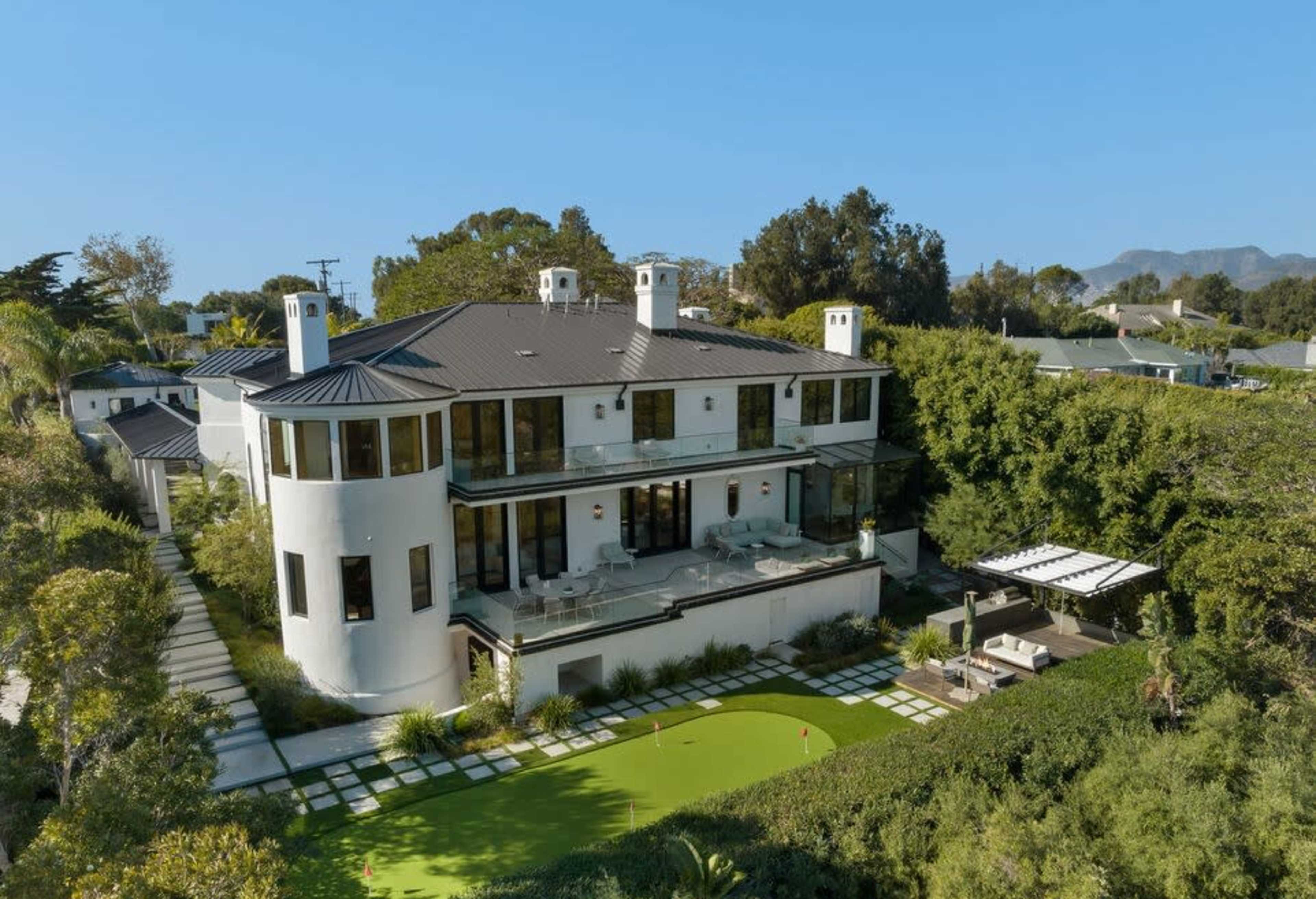 MODERN CHATEAU WITH OCEAN VIEWS & DESIGNER INTERIORS Image in Central Malibu, Malibu, CA