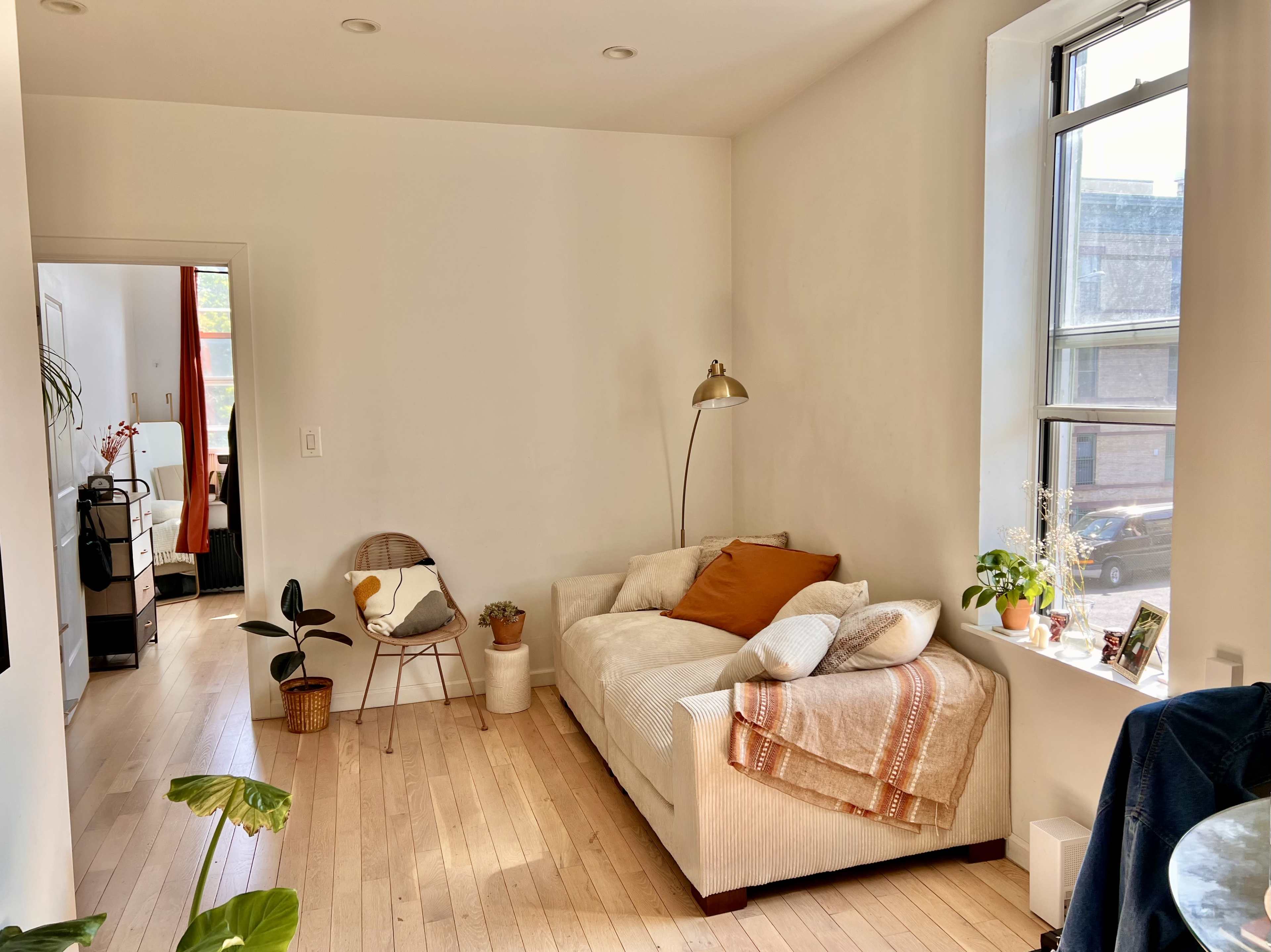 Tranquil Plant-Filled Creative Studio with Private Bathroom in NYC Image in Bushwick, Brooklyn, NY