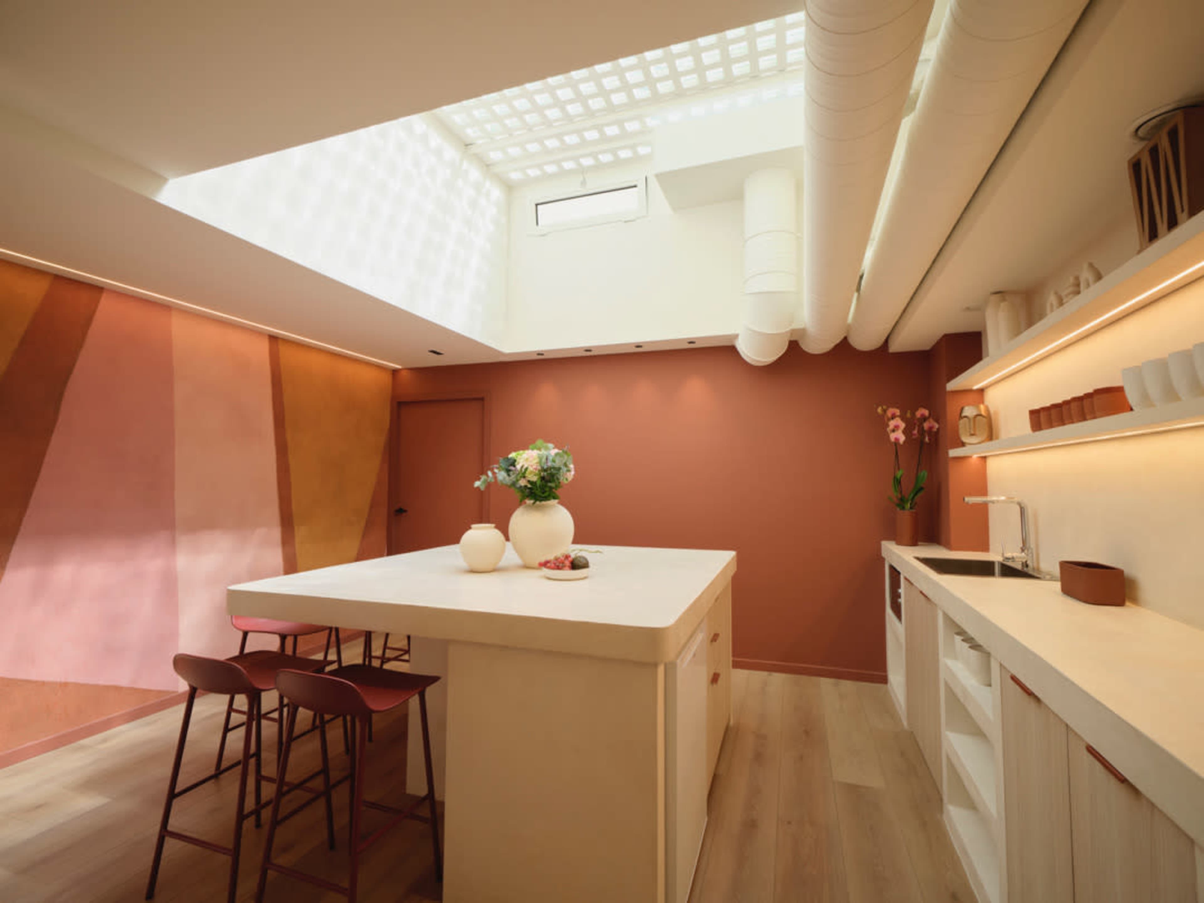 SALLE COSY, TOUTE EQUIPEE ET ACOUSTIQUE DE 72m2 AU COEUR DU 7E Image in Gros-Caillou, Paris