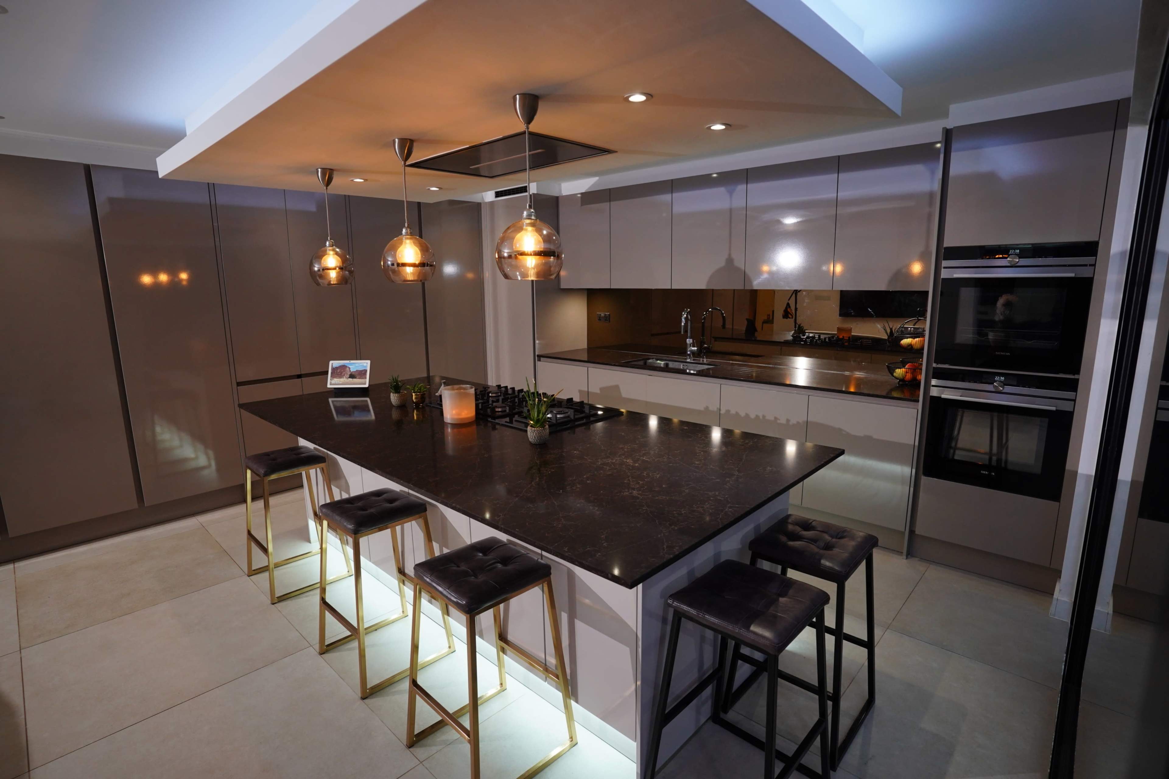 Open plan Large modern detached family home Image in Purley, Purley, ENG