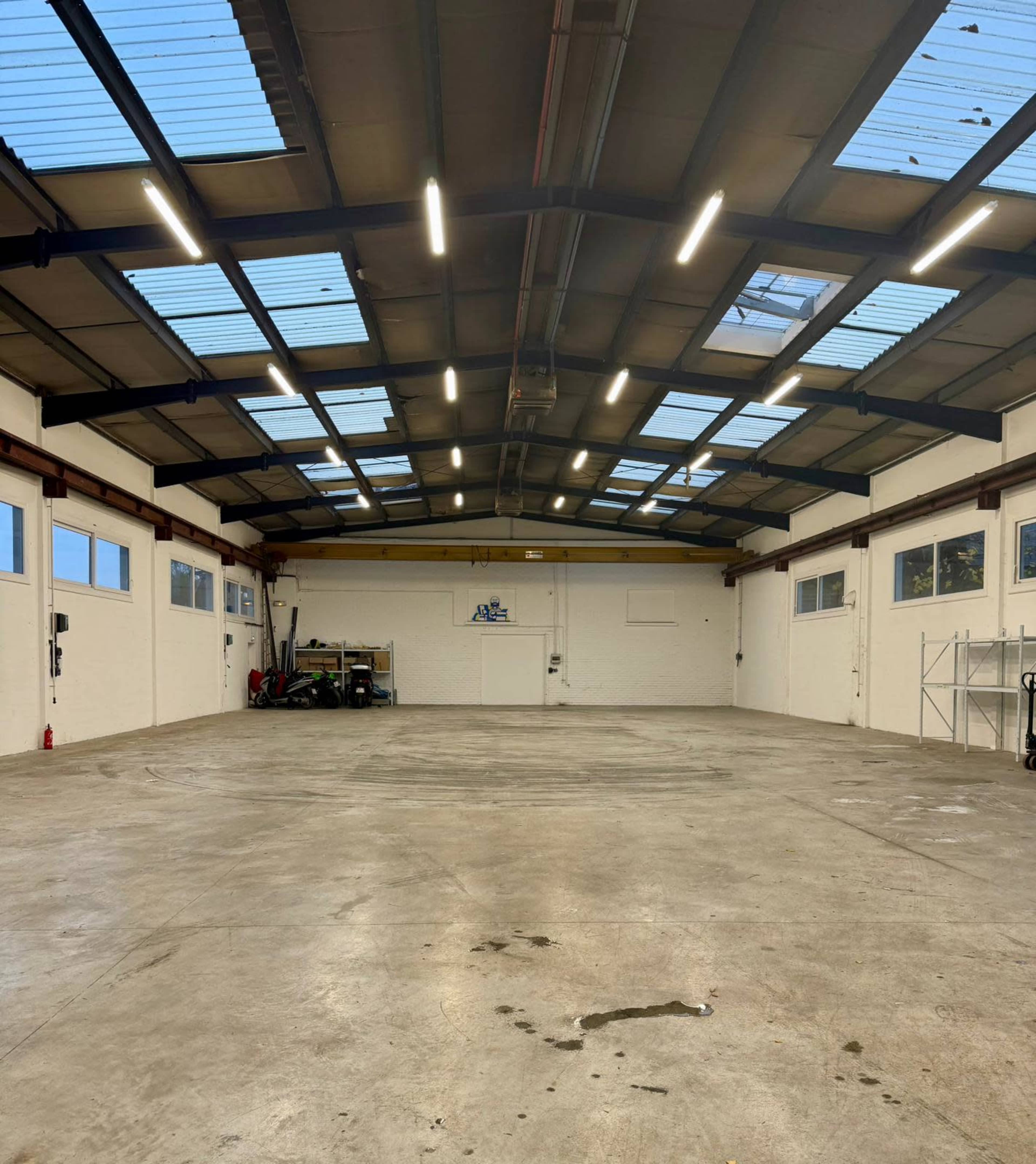 Entrepôt avec lumière naturel Image in , Wissous