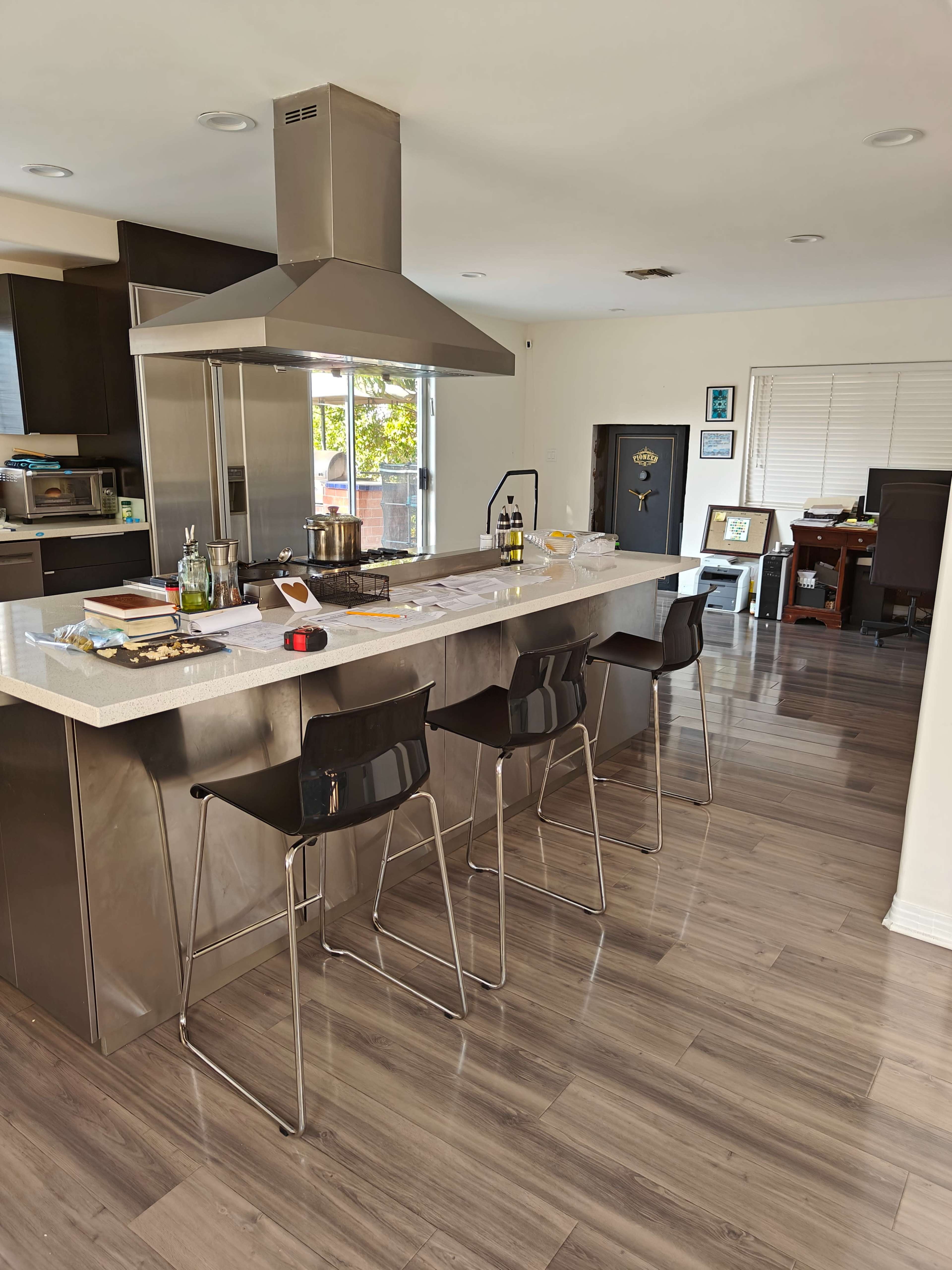 Modern, contemporary, spacious Image in Tarzana, Tarzana, CA