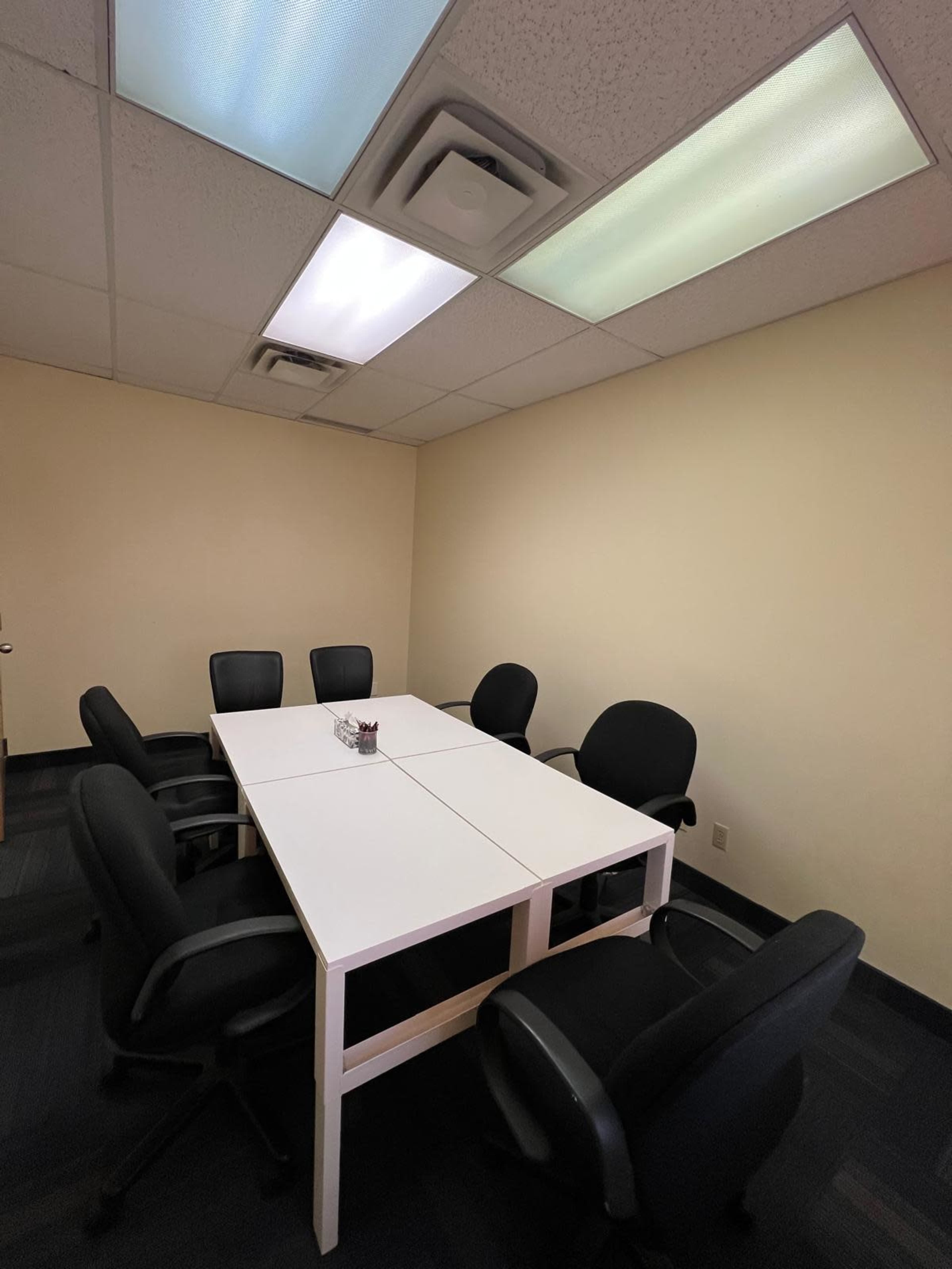 Small Meeting Room for 5 people in Mississauga Image in Mississauga, Mississauga, ON