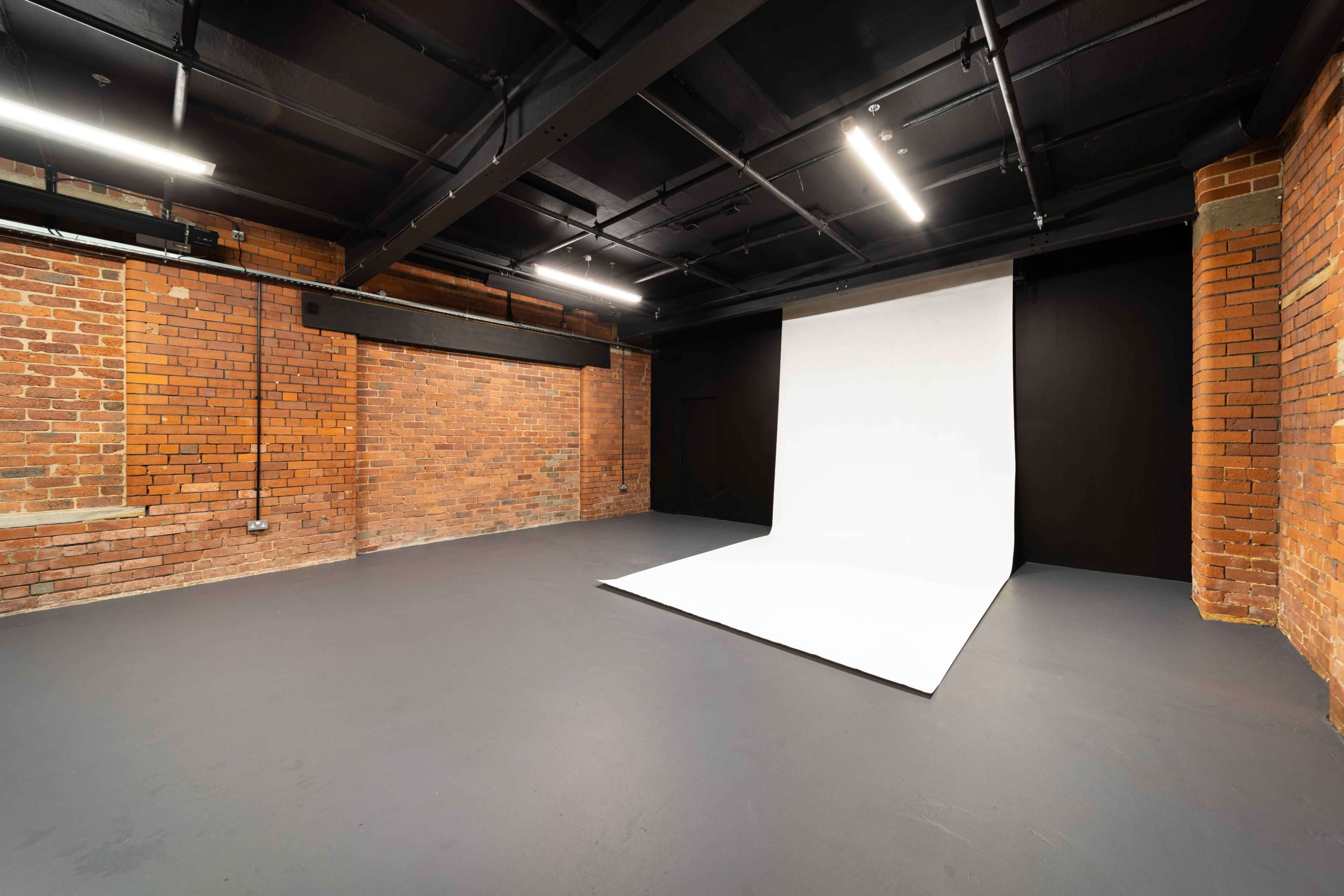 Sheffield Photo/Video Studio - High Spec Image in Sheffield, Sheffield, ENG