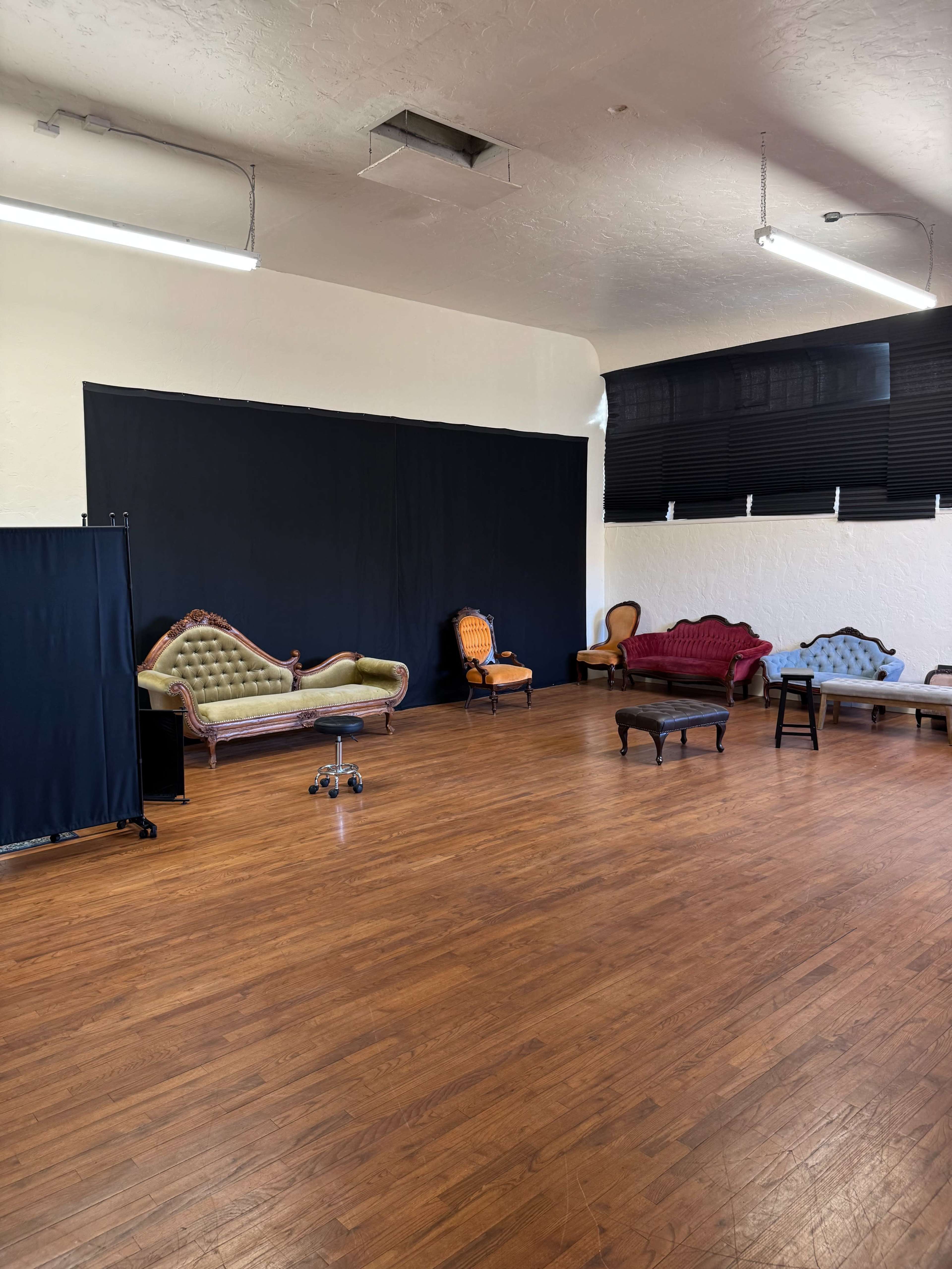 Downtown, Open Photography Studio with hardwood floors Image in Armory Park, Tucson, AZ