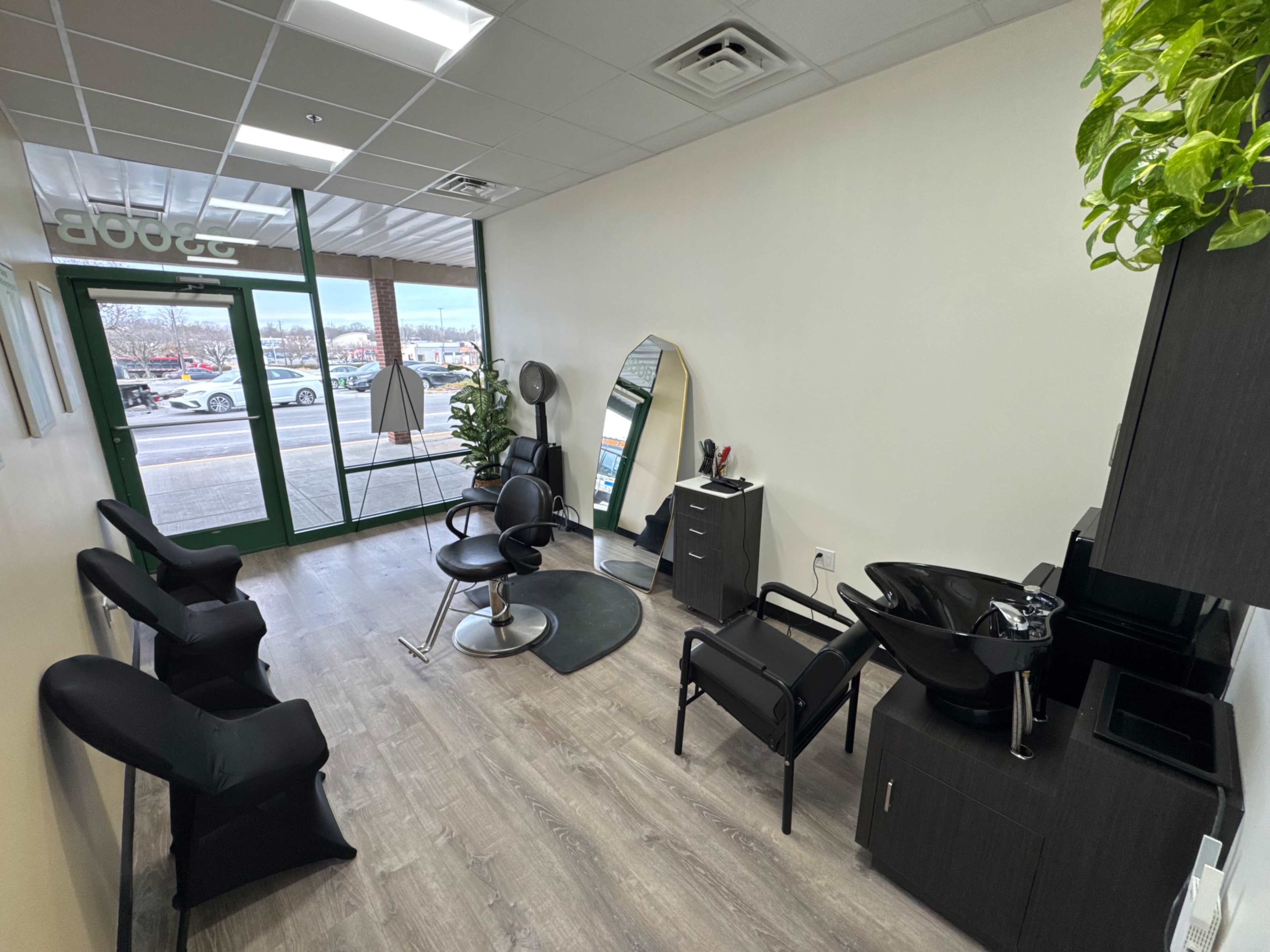 Salon Suite & Versatile Creative Studio  | Meetings, Classes & Content Image in Forestville, Forestville, MD