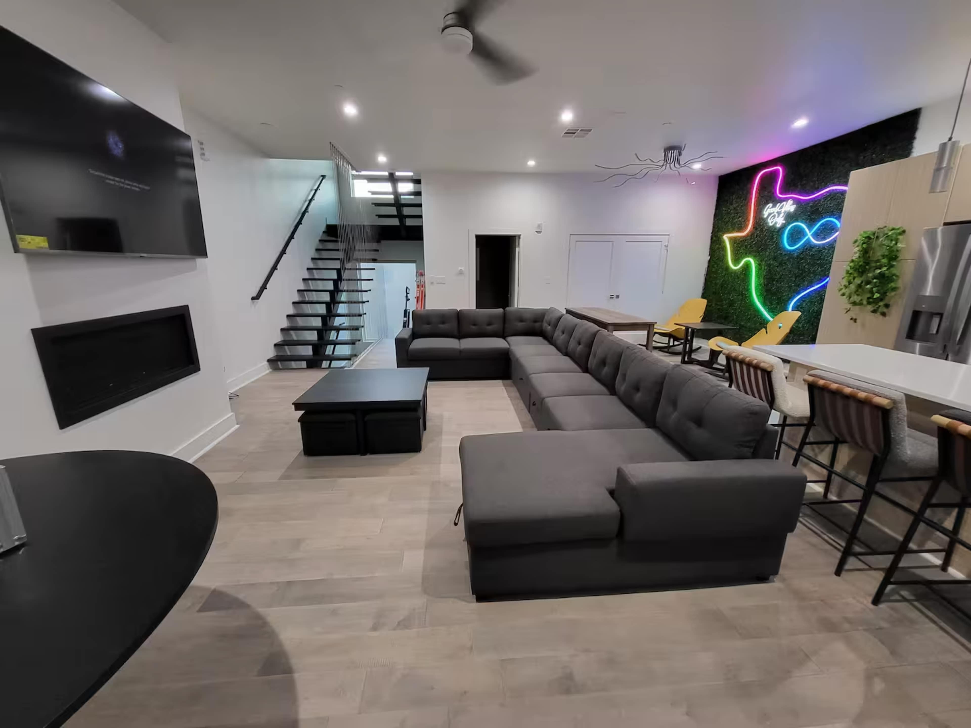 Townhouse with Rooftop Patio Image in Oak Cliff, Dallas, TX