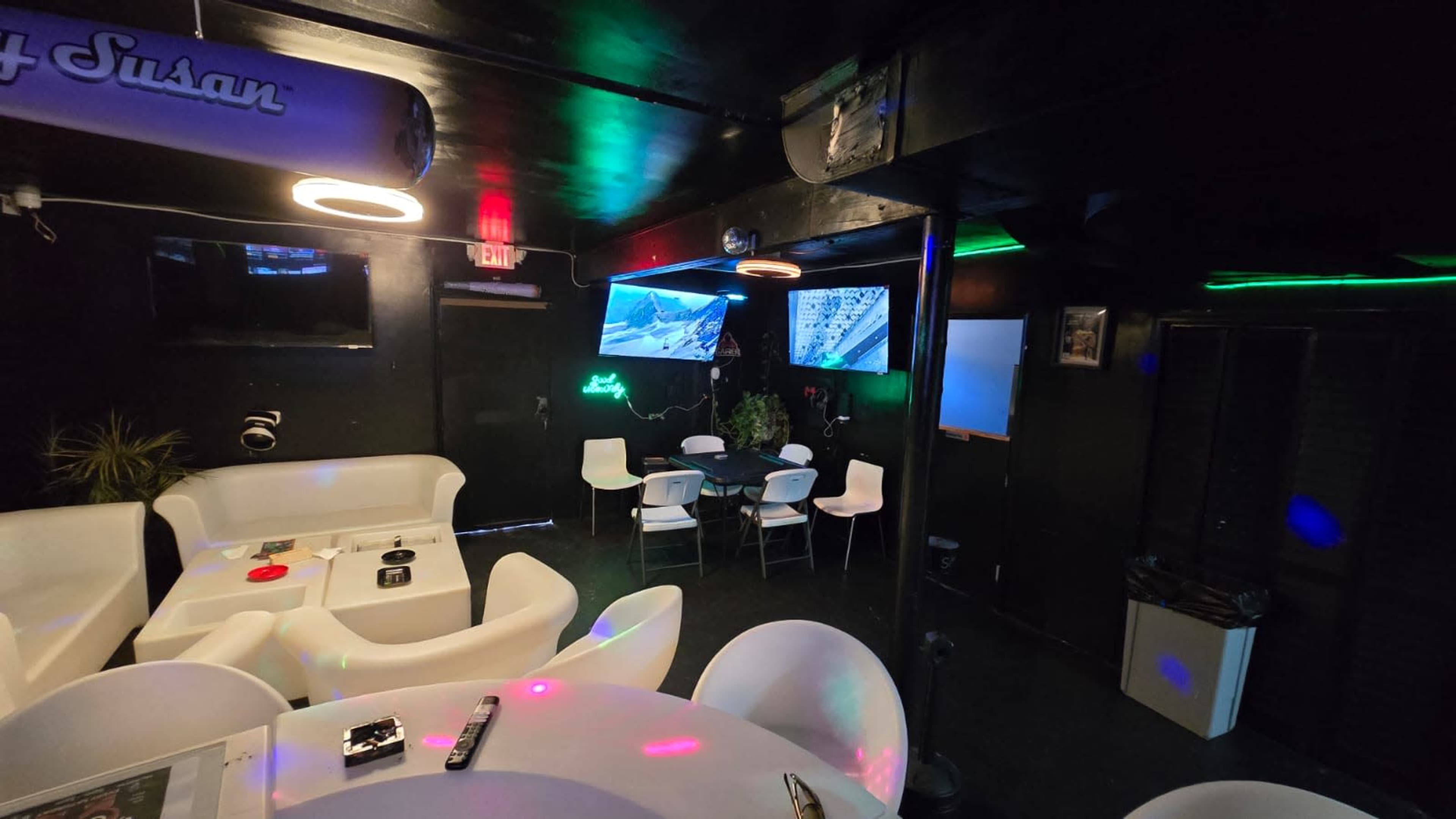 The Back Lounge Image in East Franklin, Somerset, NJ