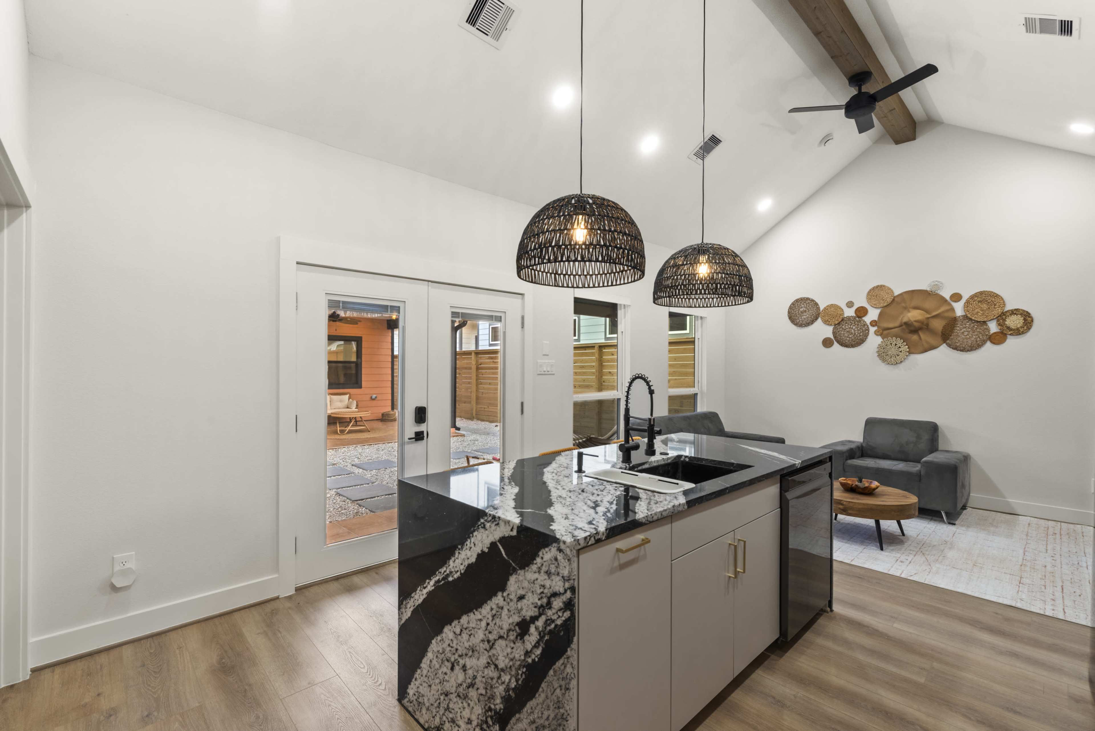 Desert Rose TINY HOUSE ✨ Stylish Tiny House with Desert vibes, Quiet & Photo-Ready - Shared Patio Image in Second Ward, Houston, TX