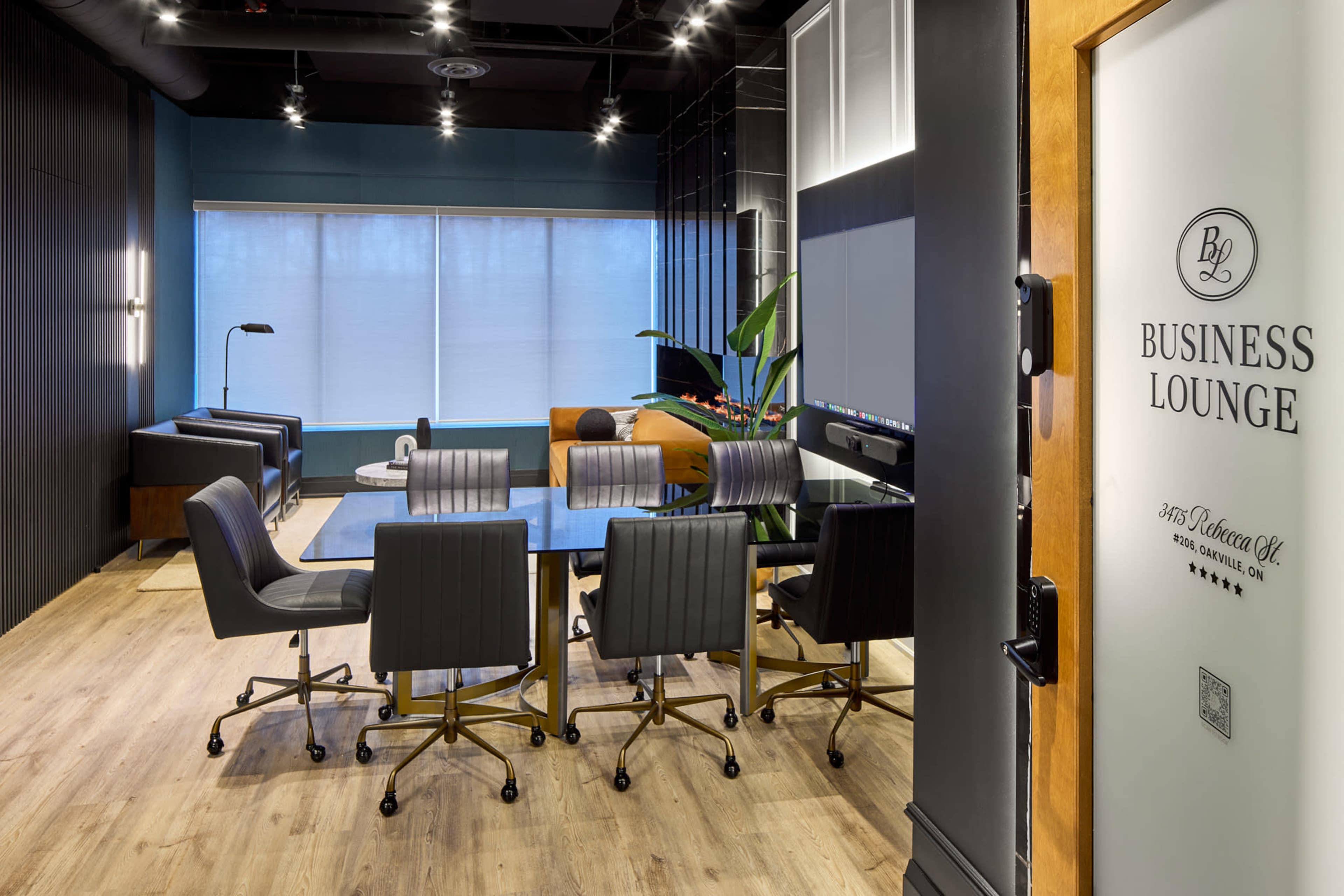 Private & Luxurious Business Lounge Image in Oakville, Oakville, ON