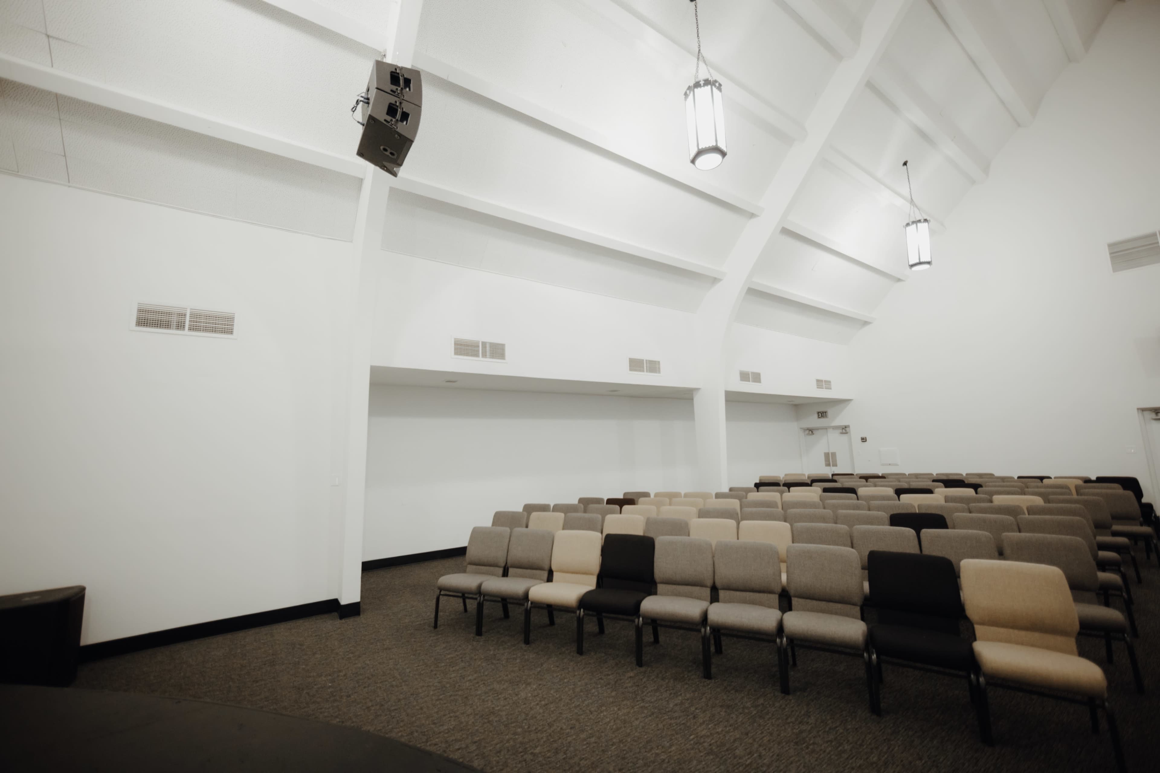 Bright Neutral Chapel Image in Whittier, Whittier, CA