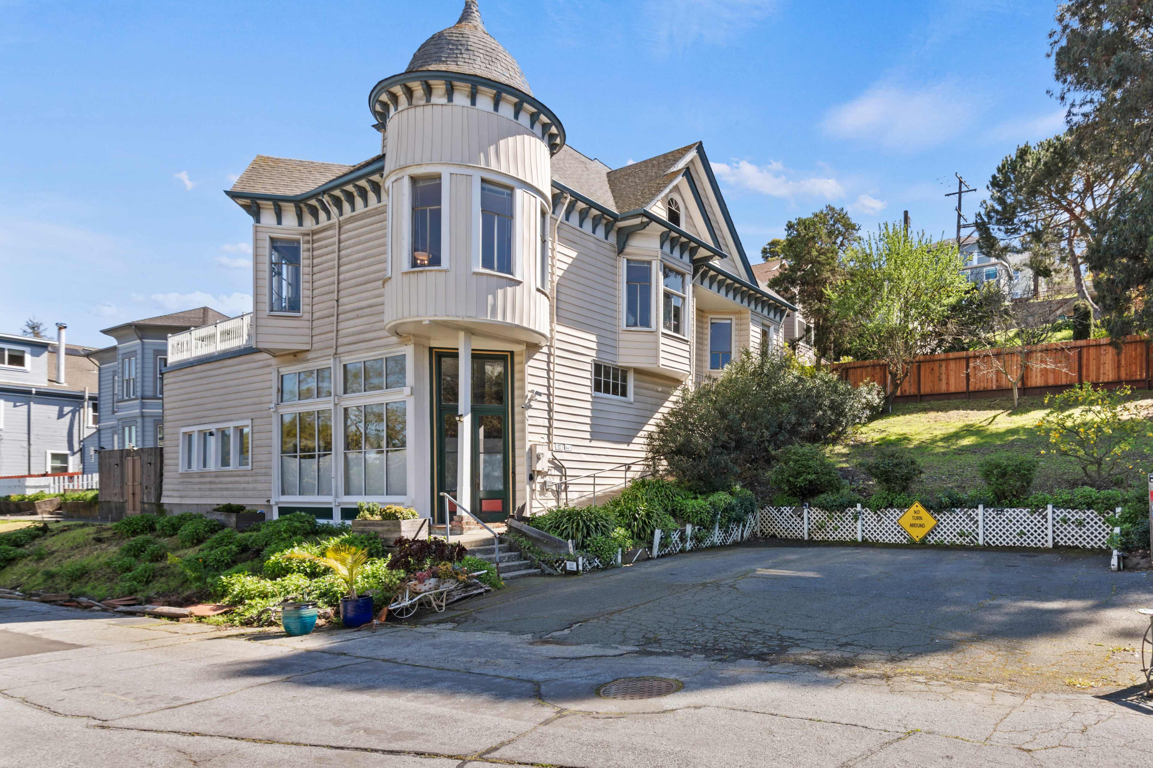 Victorian manse with bay views Image in , Crockett, CA