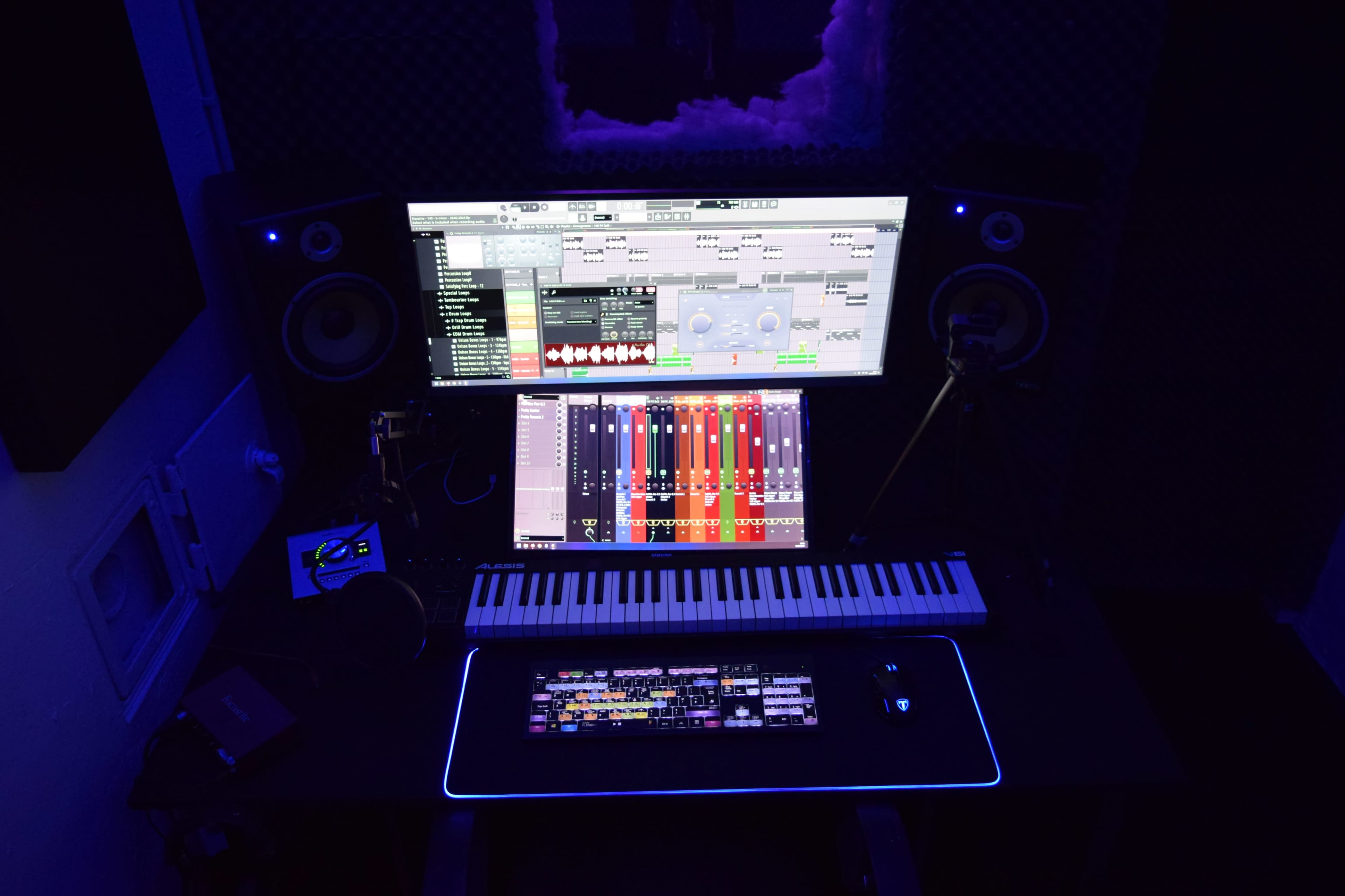 Modernes Tonstudio mit High-End-Hardware und Premium-Software Image in , Aachen