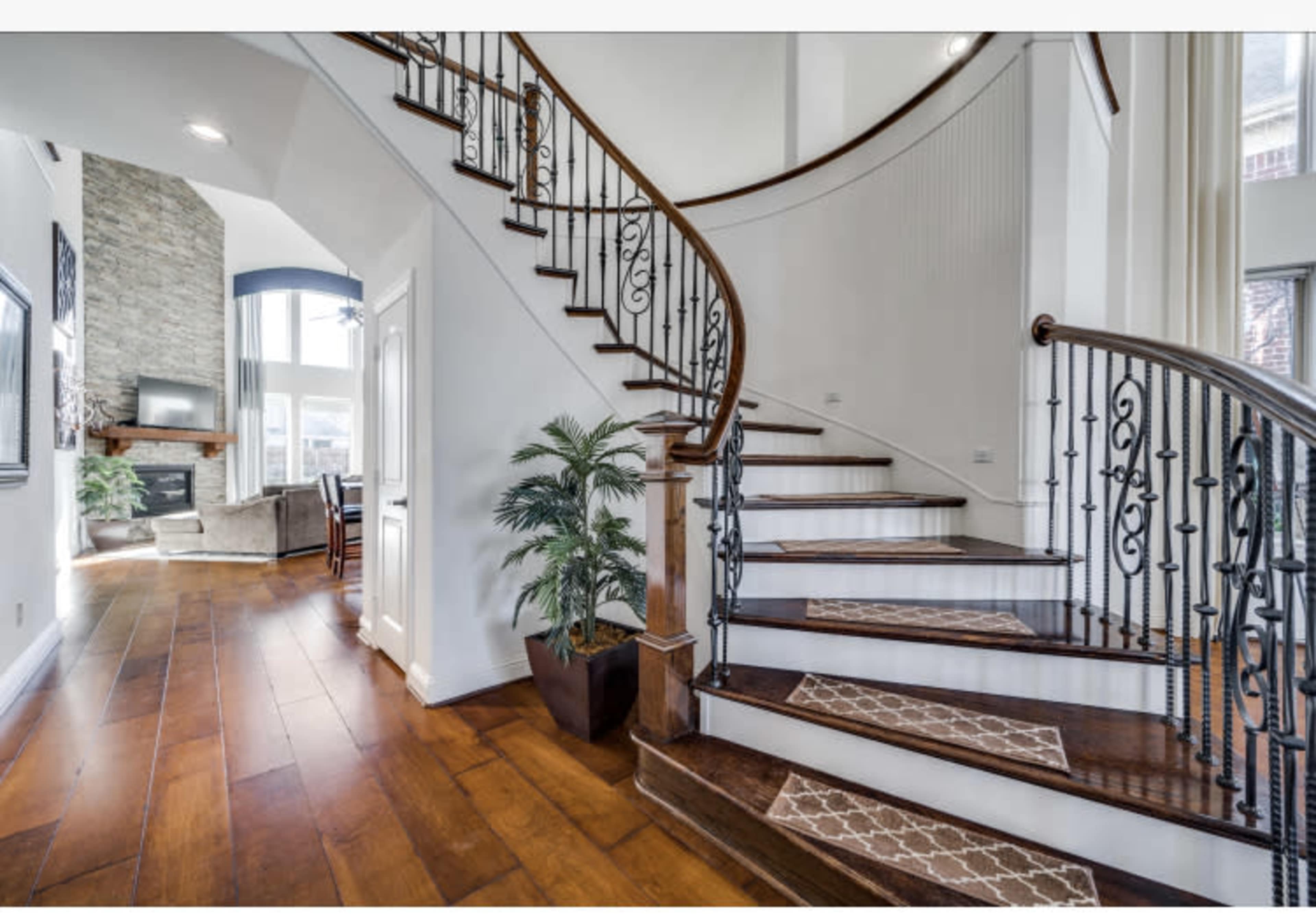 Beautiful Home/ Grand Entry/ 4 meeting spaces / Changing room Image in , Little Elm, TX