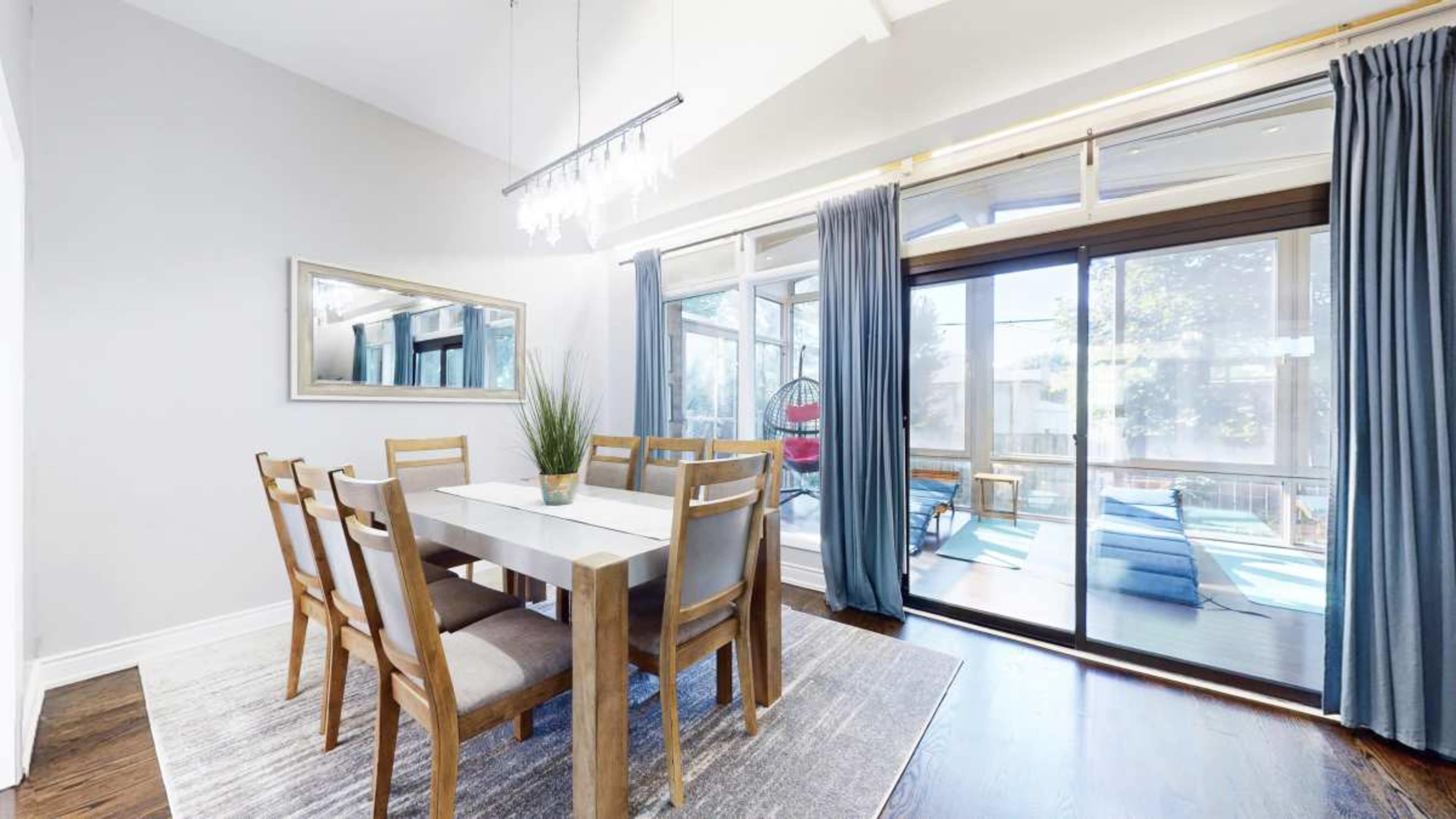 Spacious Open Concept Home Image in Bathurst Manor, North York, ON