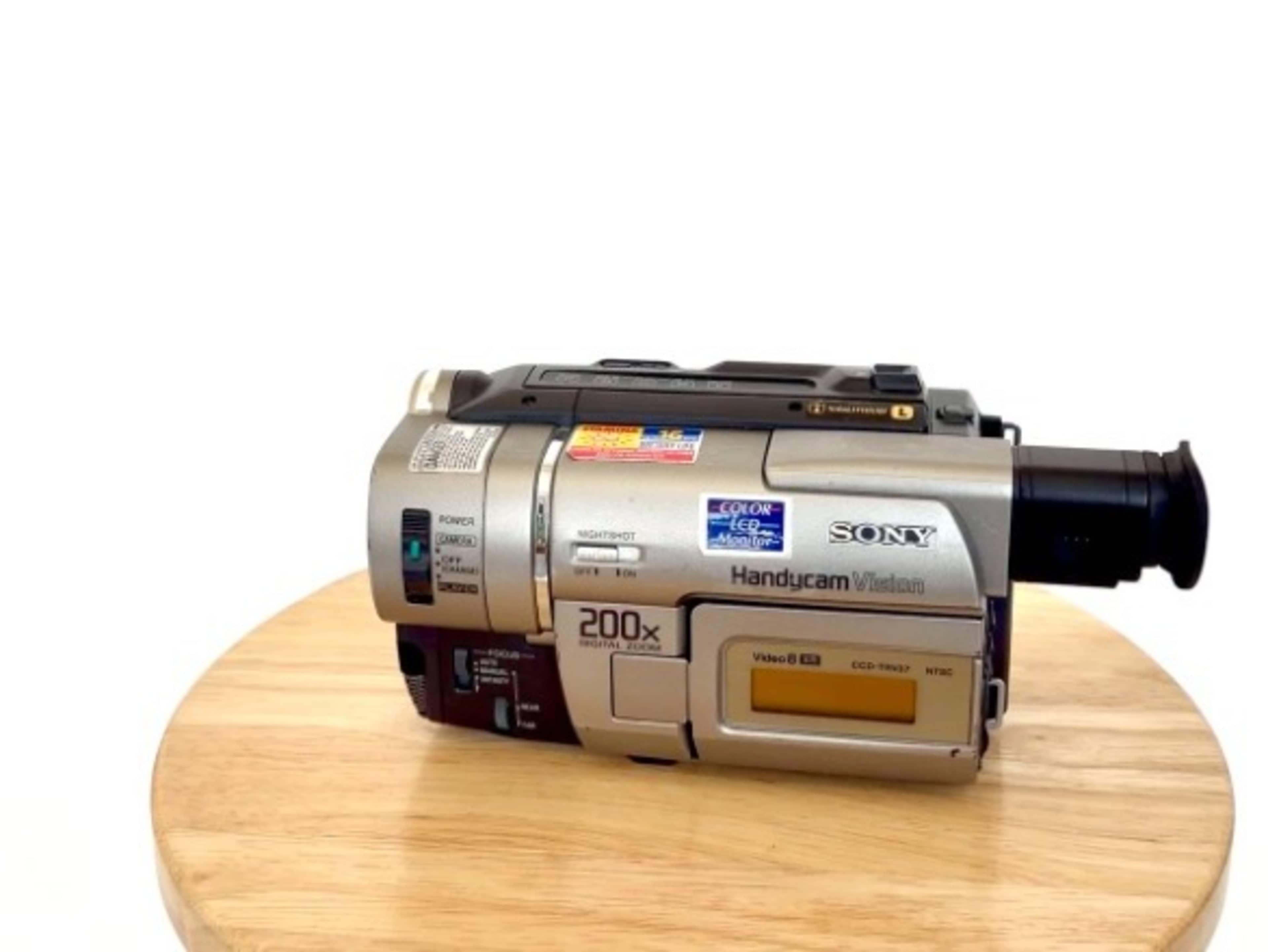 Vhs/Hi-8 camera