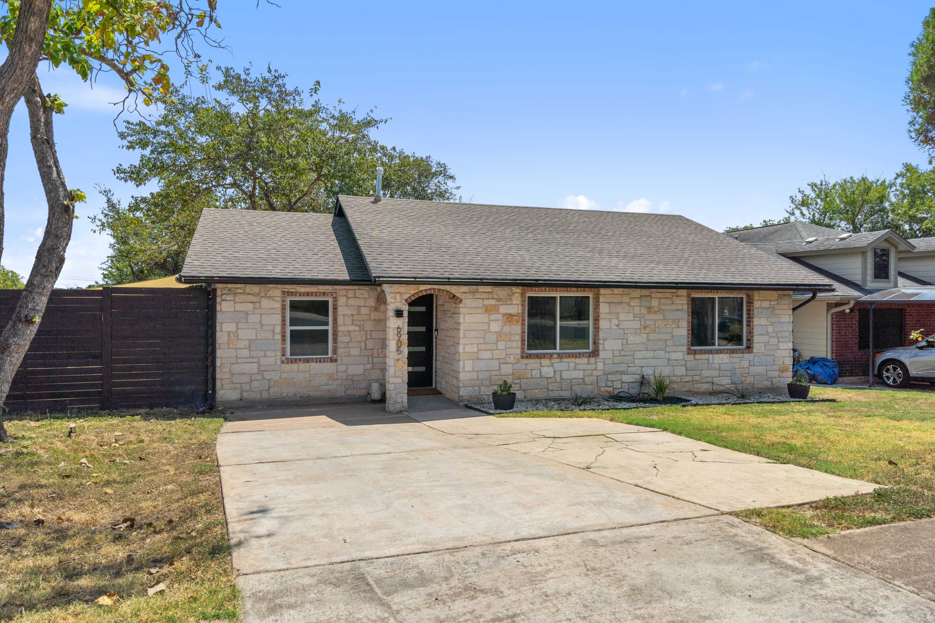 Modern ATX 4BR | HotTub, Mini Golf, & Basketball Image in Cherry Meadows, Austin, TX