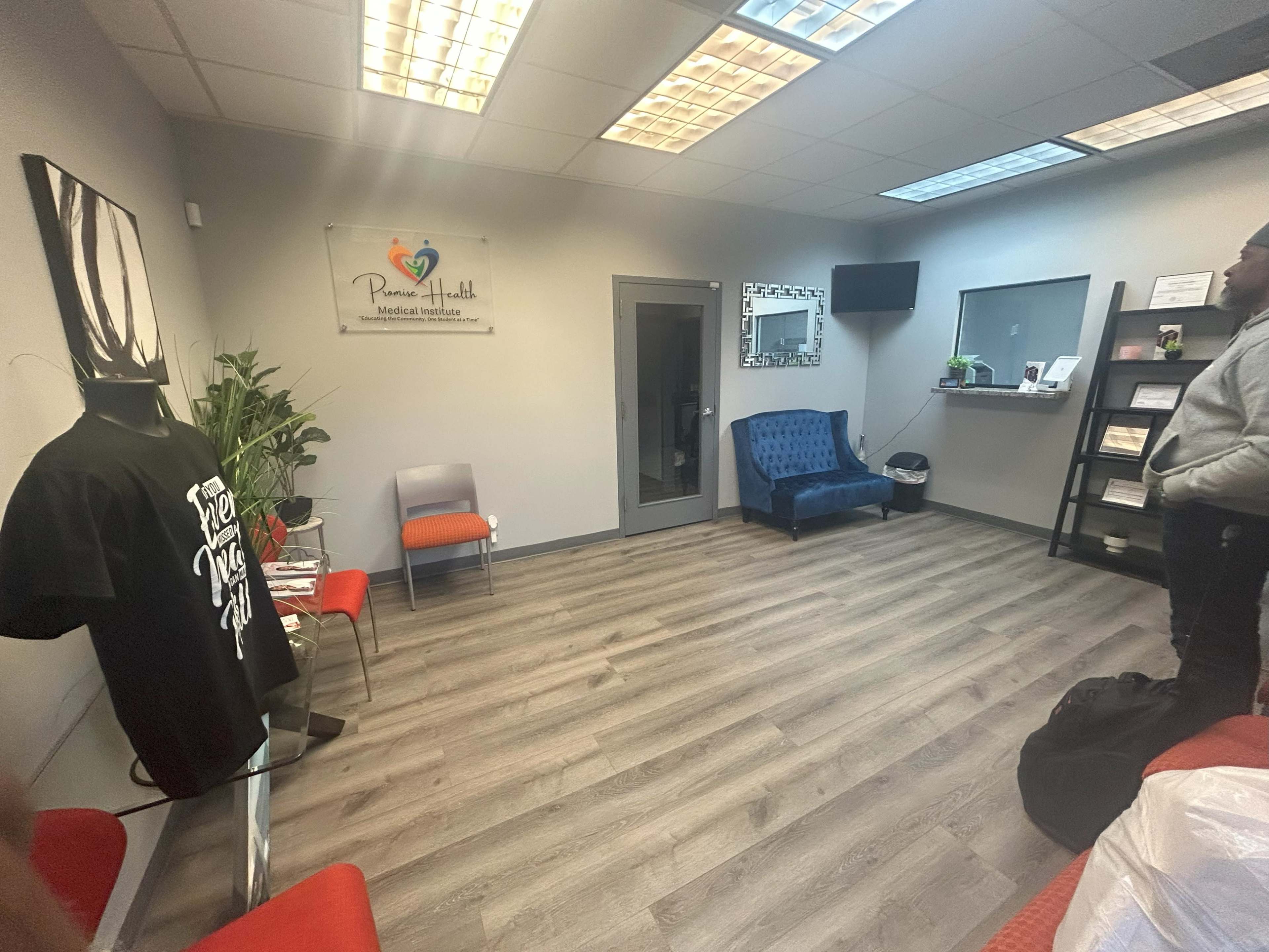 Unique & Clean Decatur Classroom – Multi-Use Room for Workshops, Initimate Events, or Classes Image in , Decatur, GA