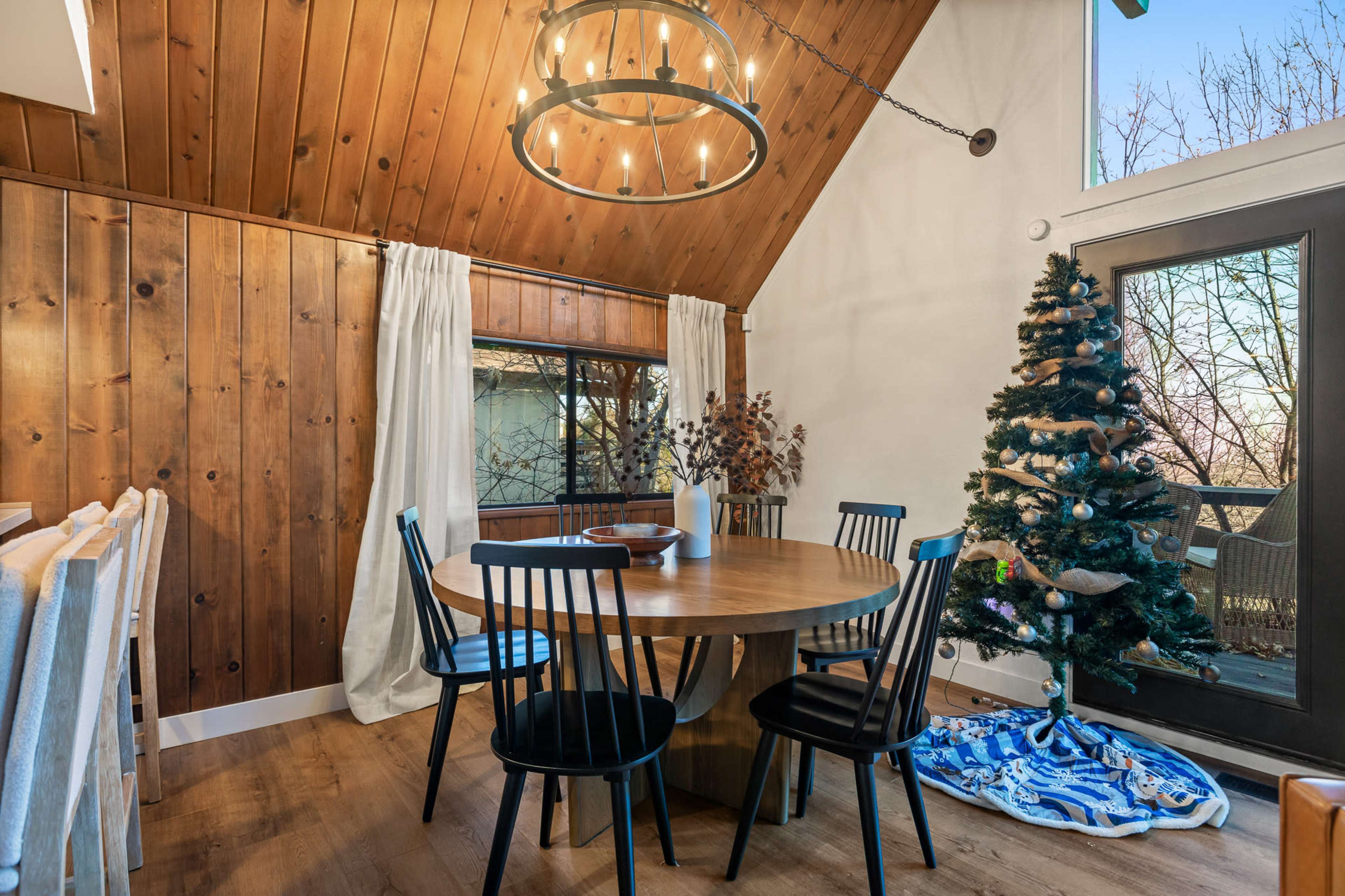 Majestic Cabin with Mountain Views Image in Lake Arrowhead, Lake Arrowhead, CA