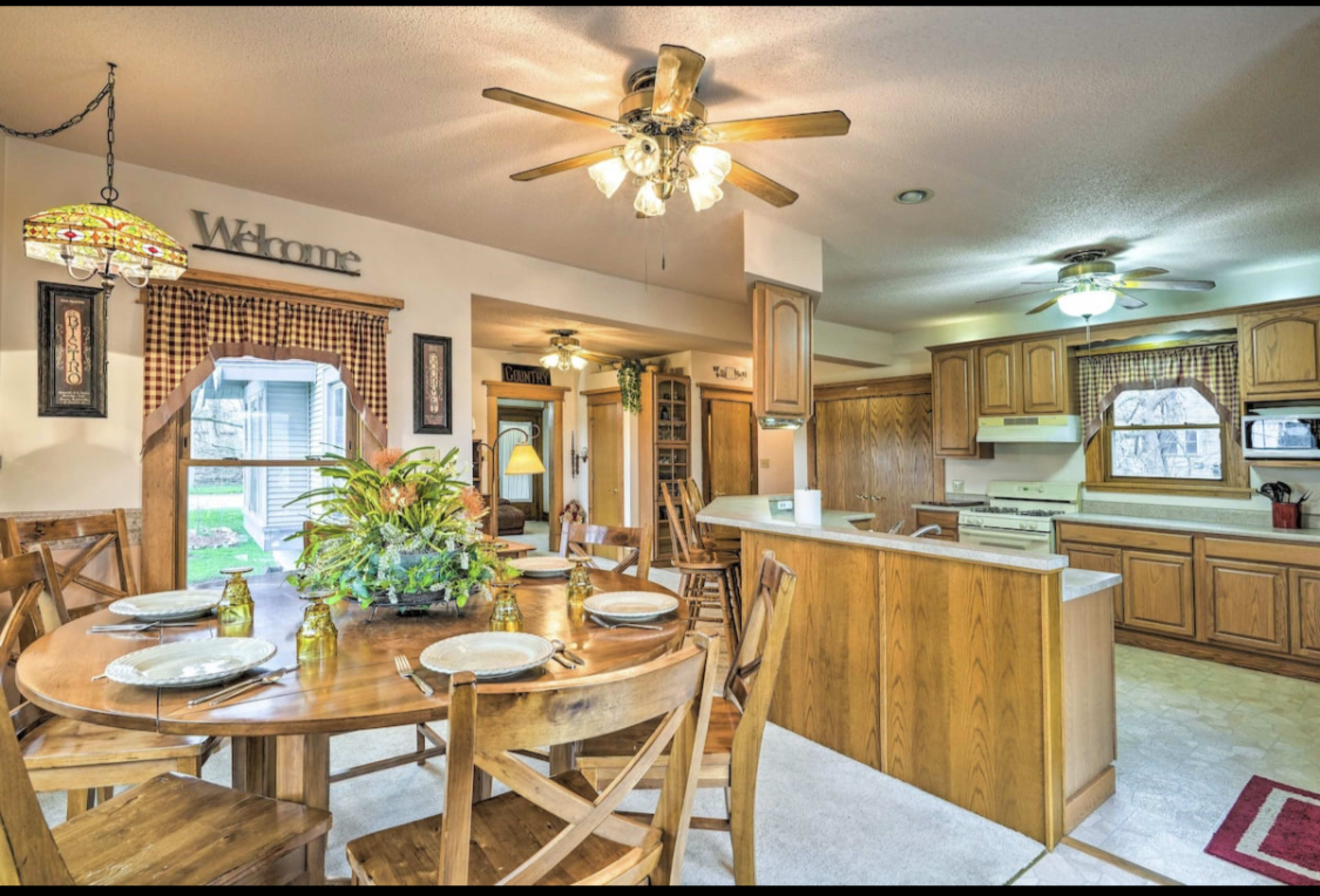 The Orange Haus - The In-Town, Country Retreat Image in Waterloo, Waterloo, IA