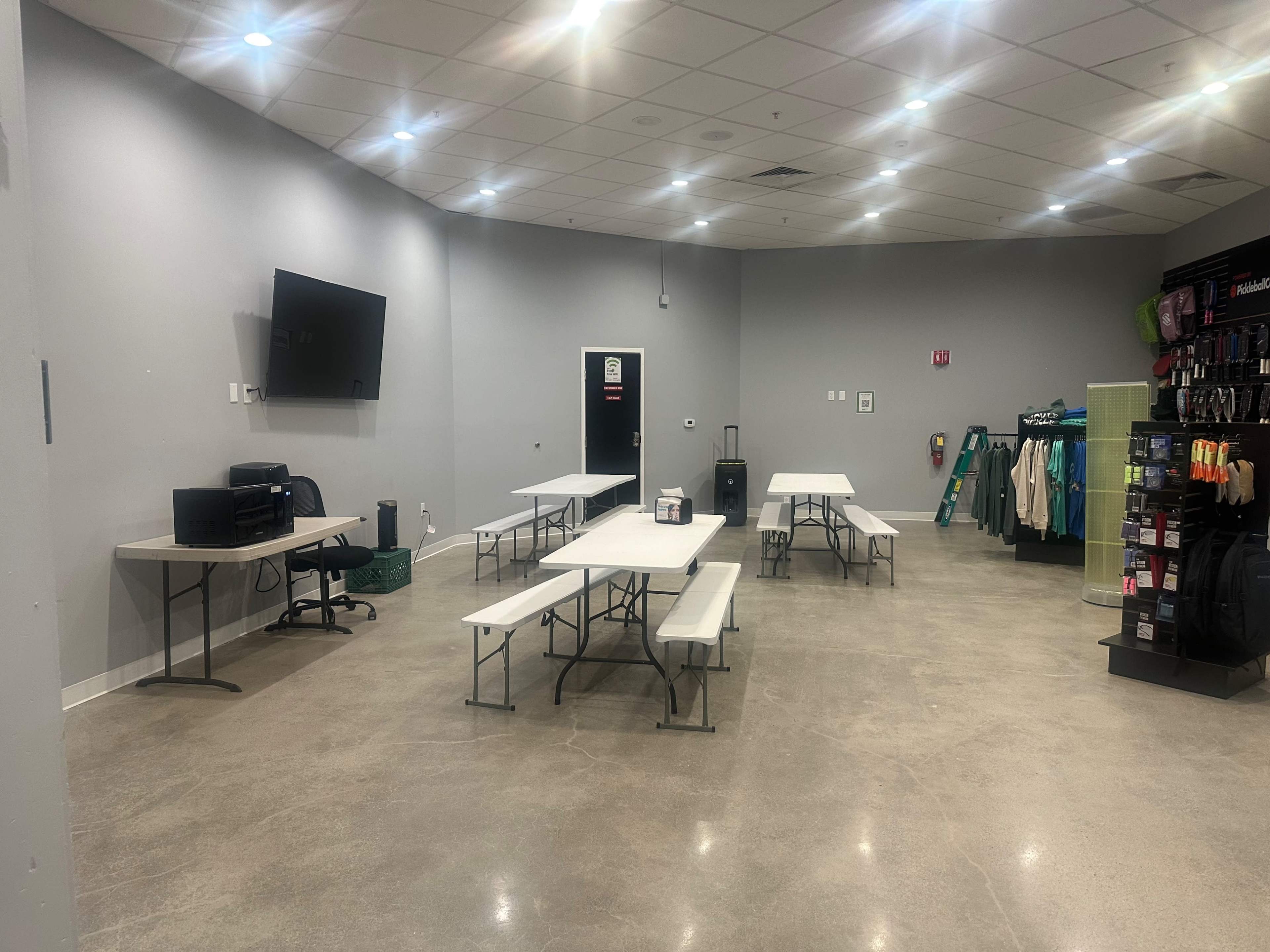 Pro Shop Area – Flexible Meeting / Workshop Space Image in 28 Palms, Fremont, CA