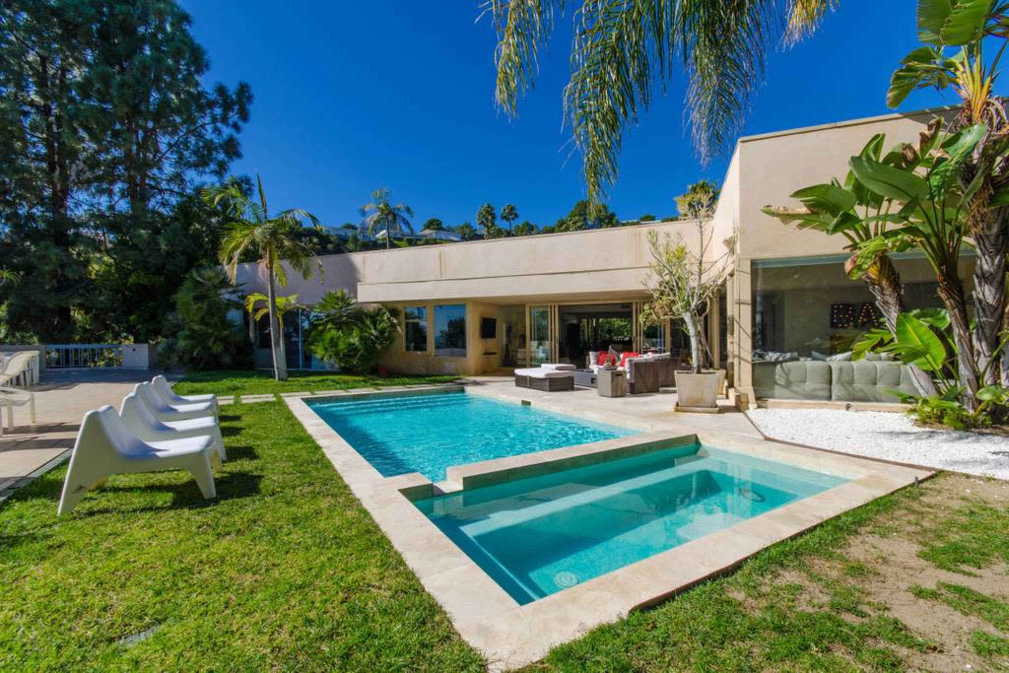 PALM SPRINGS MODERN: MIDCENTURY POOL OASIS Image in Trousdale Estates, Beverly Hills, CA