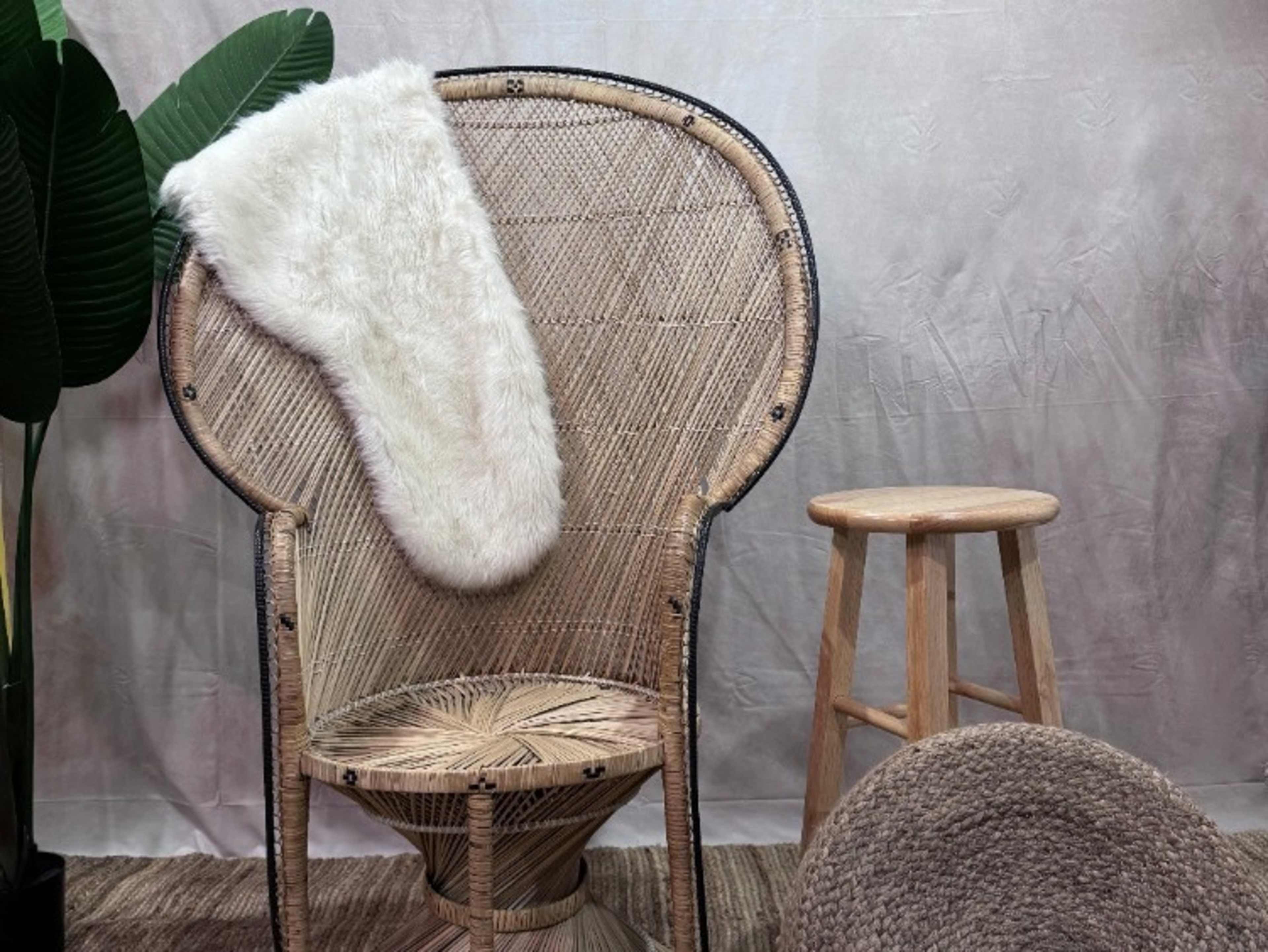 Knitted Throne Chair