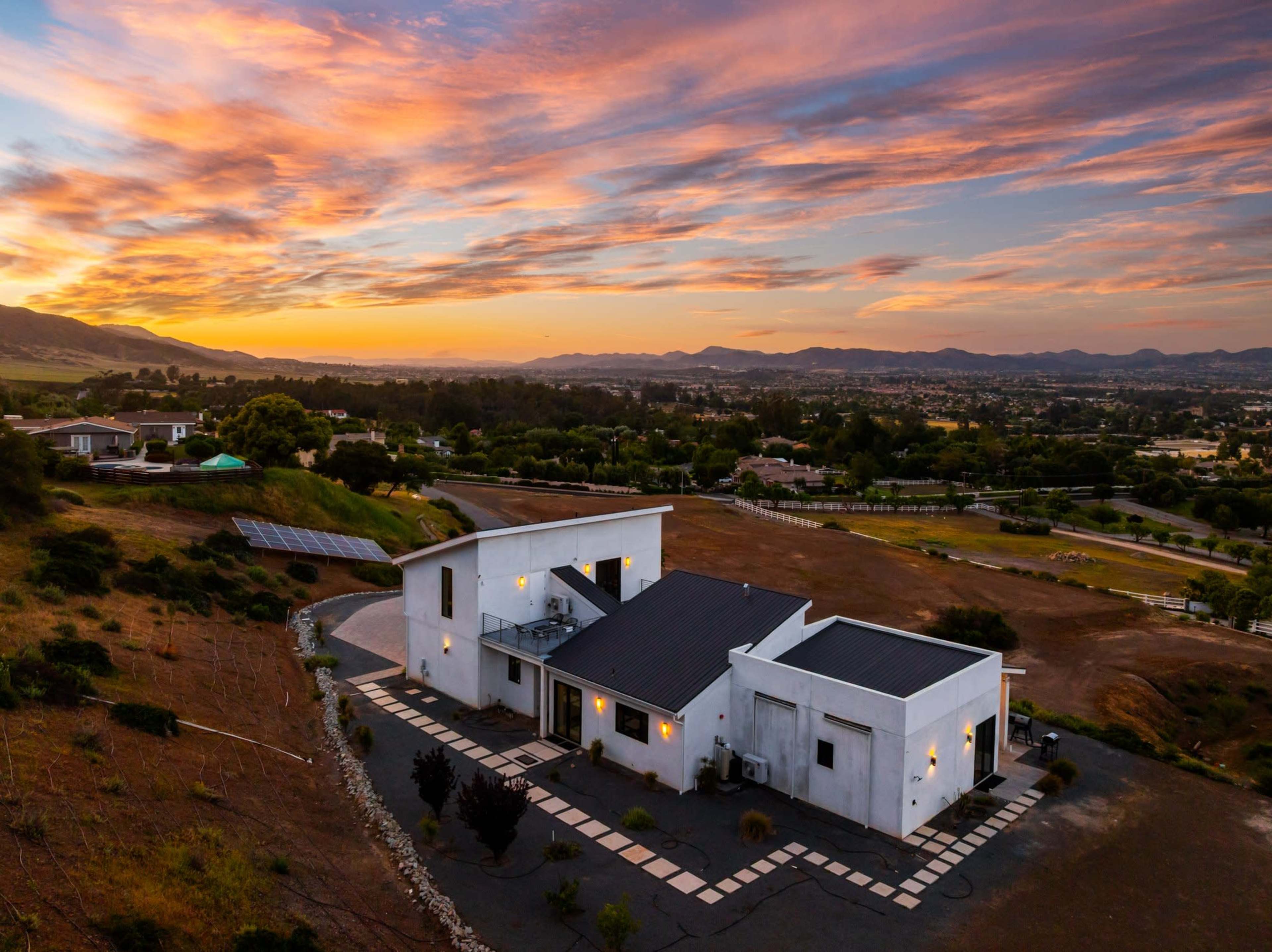 Luxury Modern Home Near Temecula - Cassiopeia’s Crown / acres Image in , Murrieta, CA