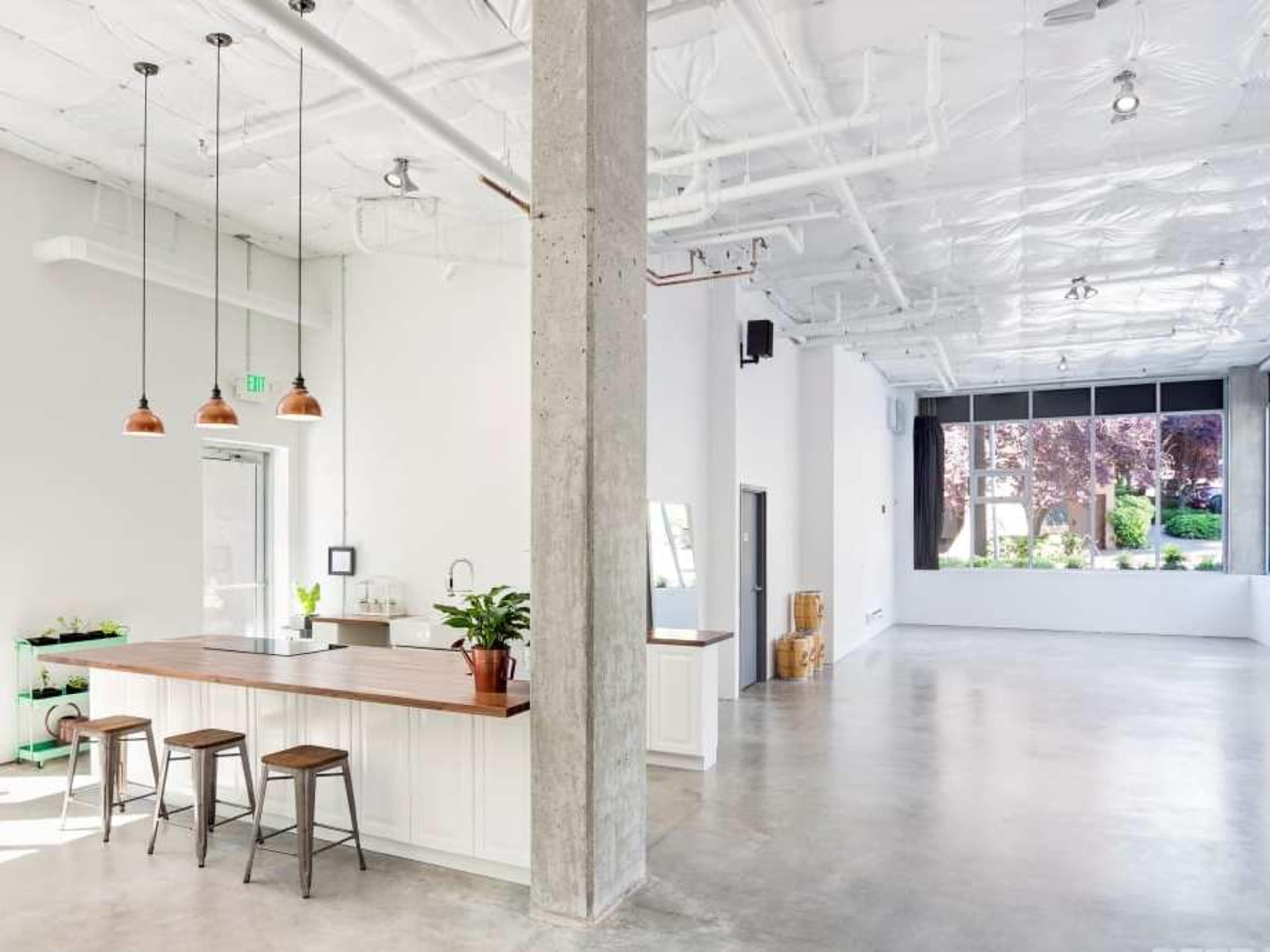 OVERFLOW STUDIO SPACE
