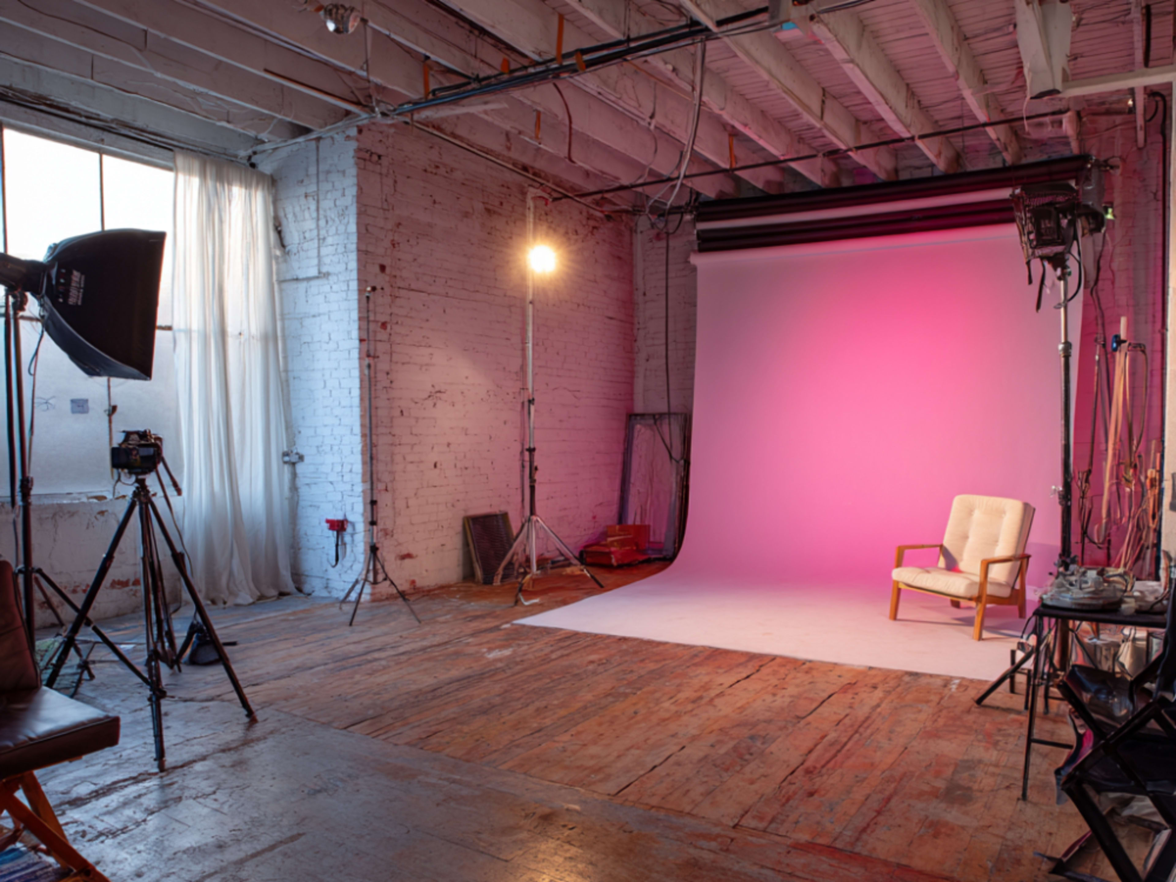 Early Load-In / Late Wrap